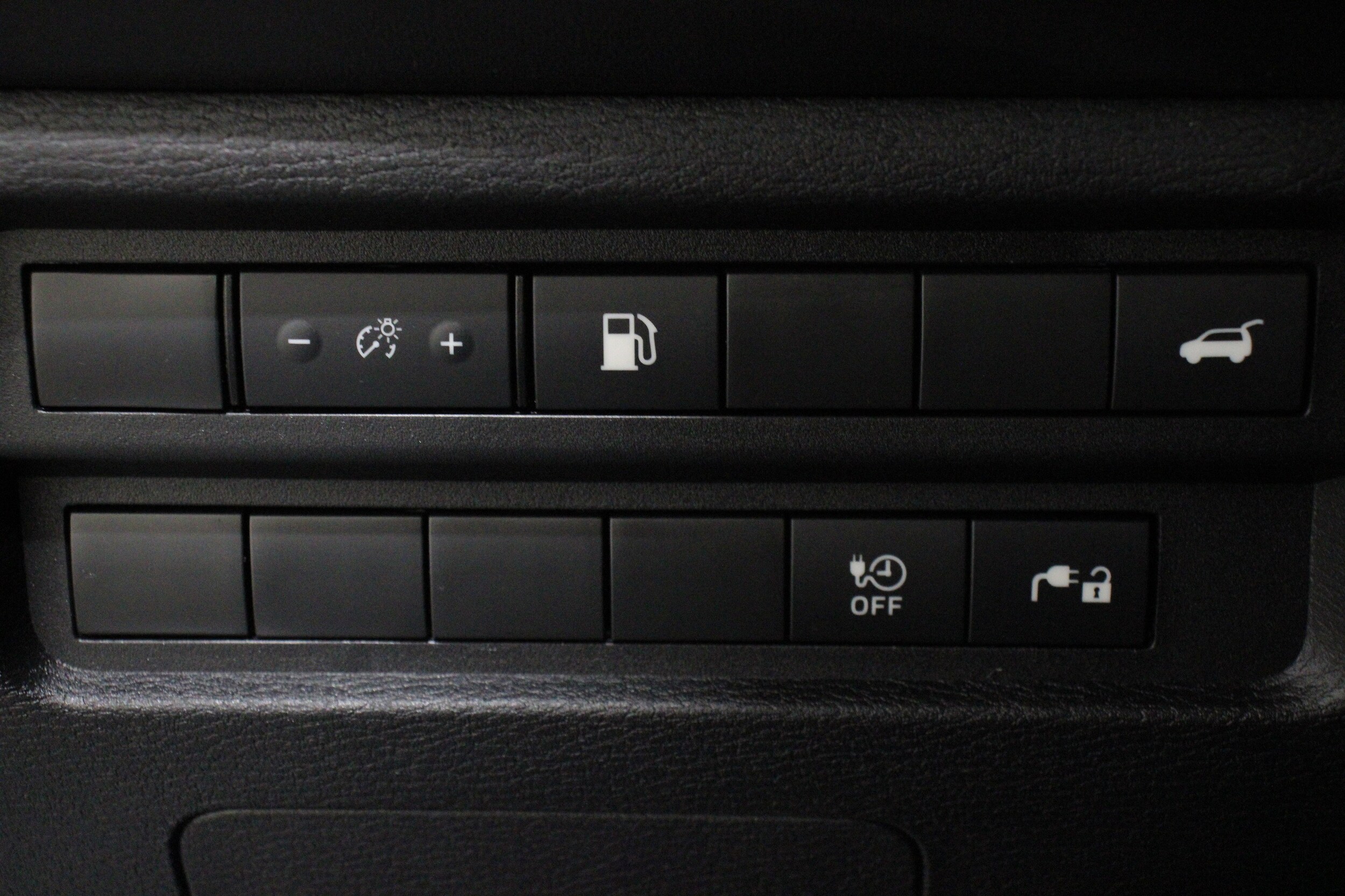 2024 Mitsubishi Outlander Plug-in Hybrid SE - Photo 11
