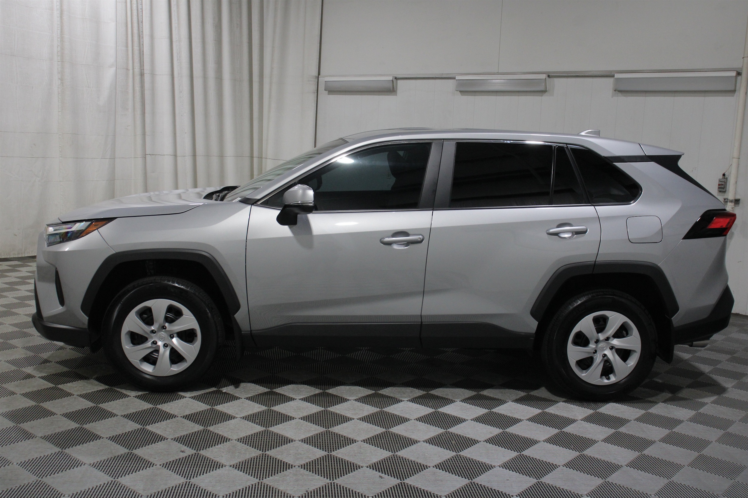2025 Toyota RAV4 LE - Photo 35