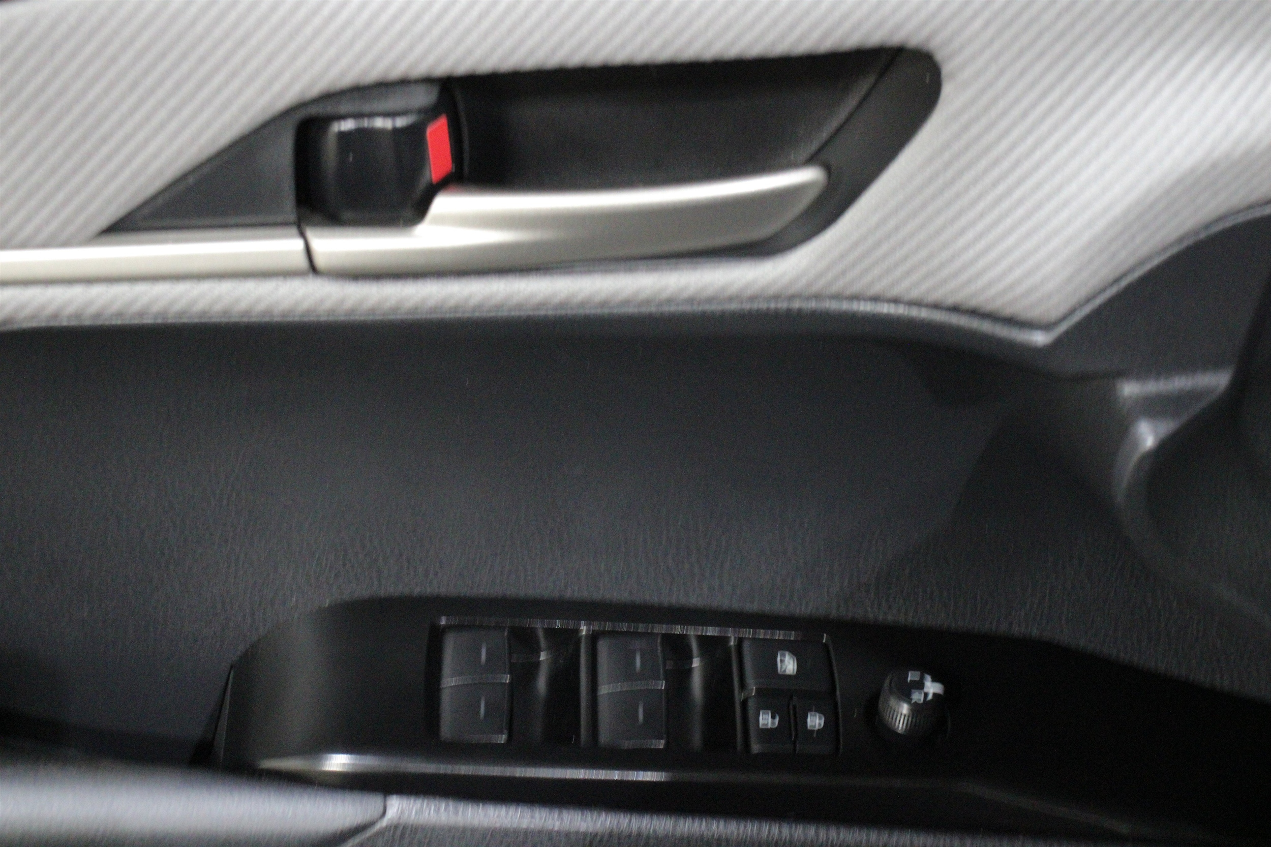 2025 Toyota Camry SE - Photo 7