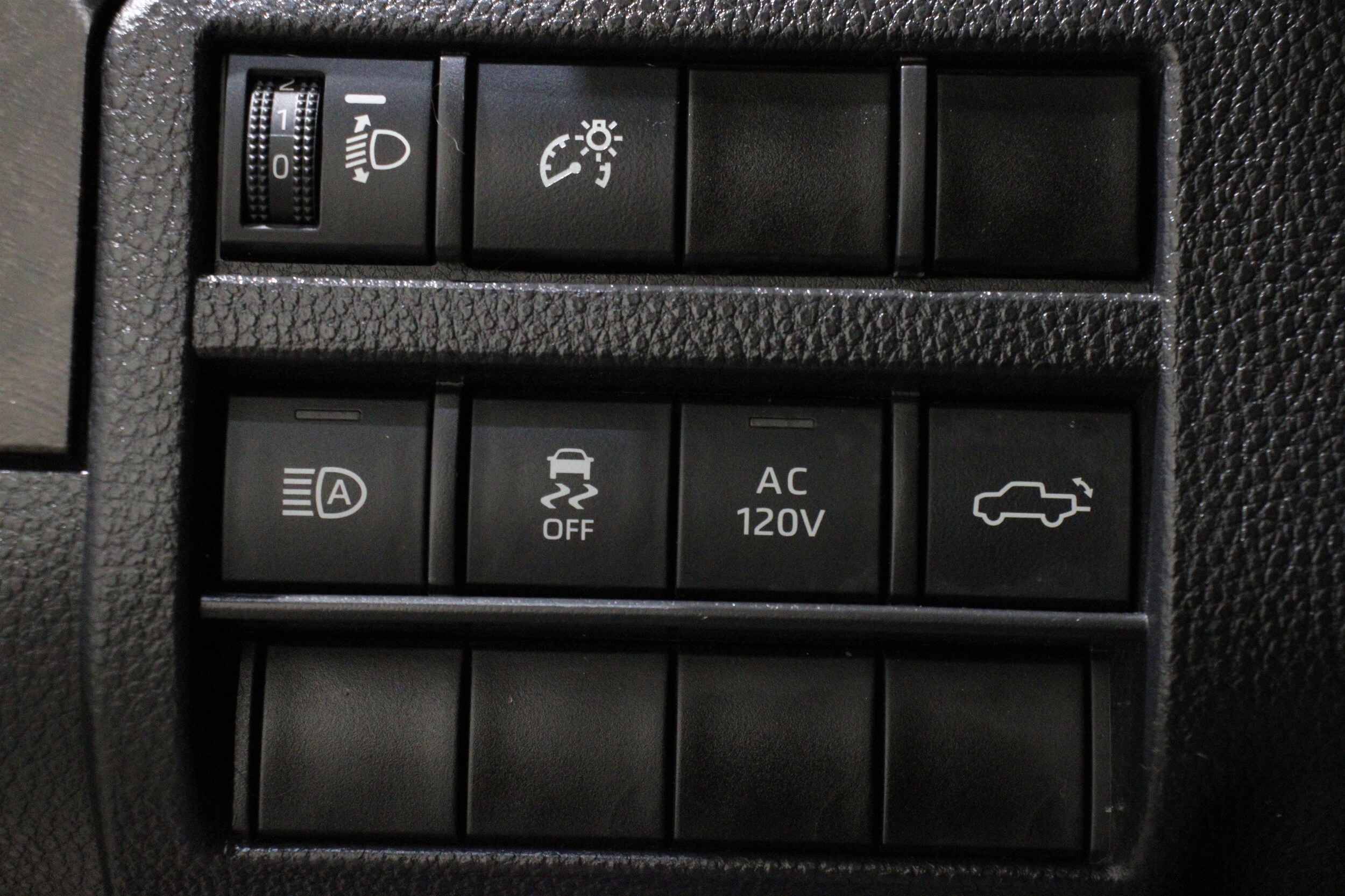 2025 Toyota Tacoma Limited - Photo 11