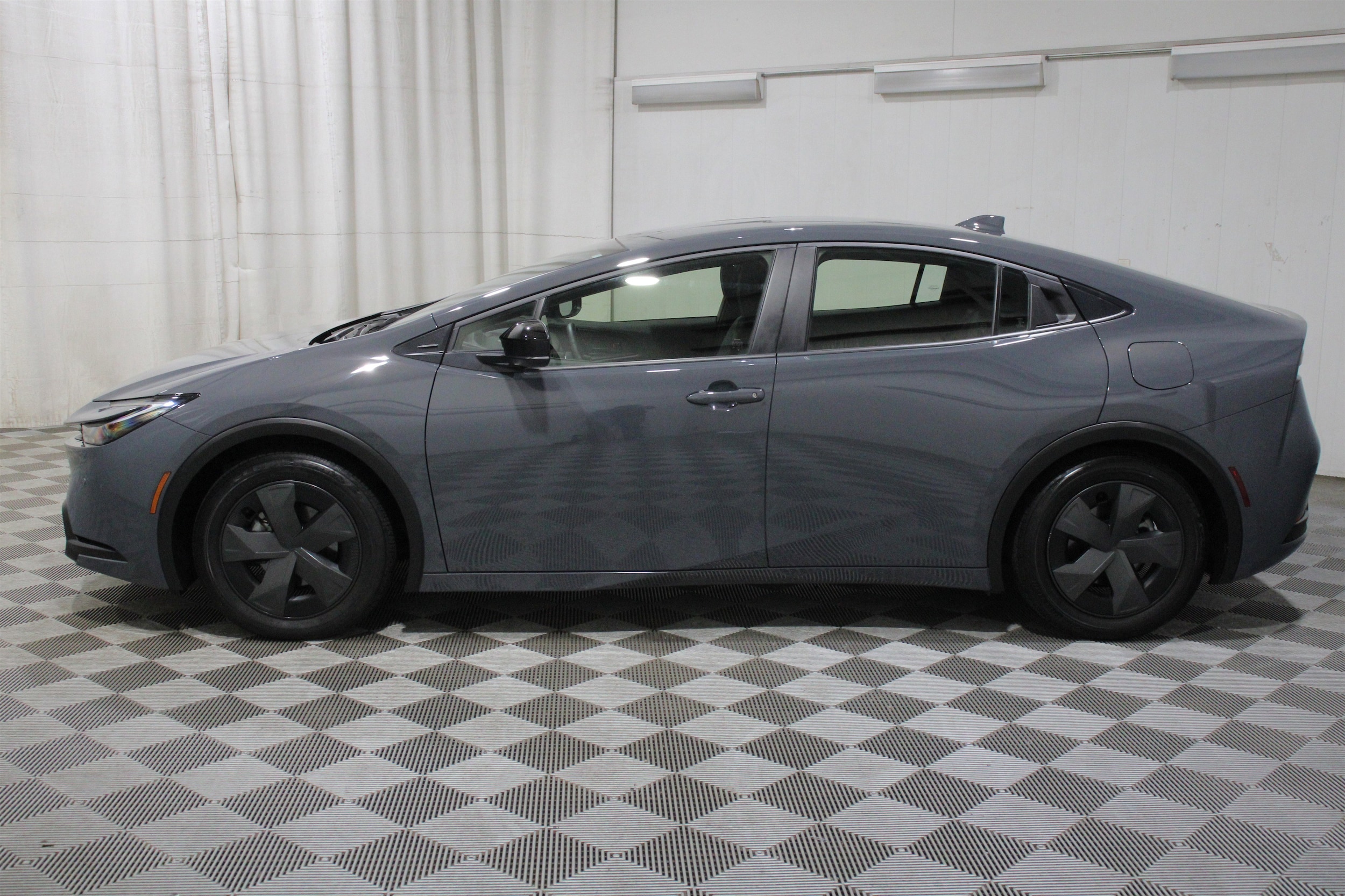 2024 Toyota Prius LE - Photo 37