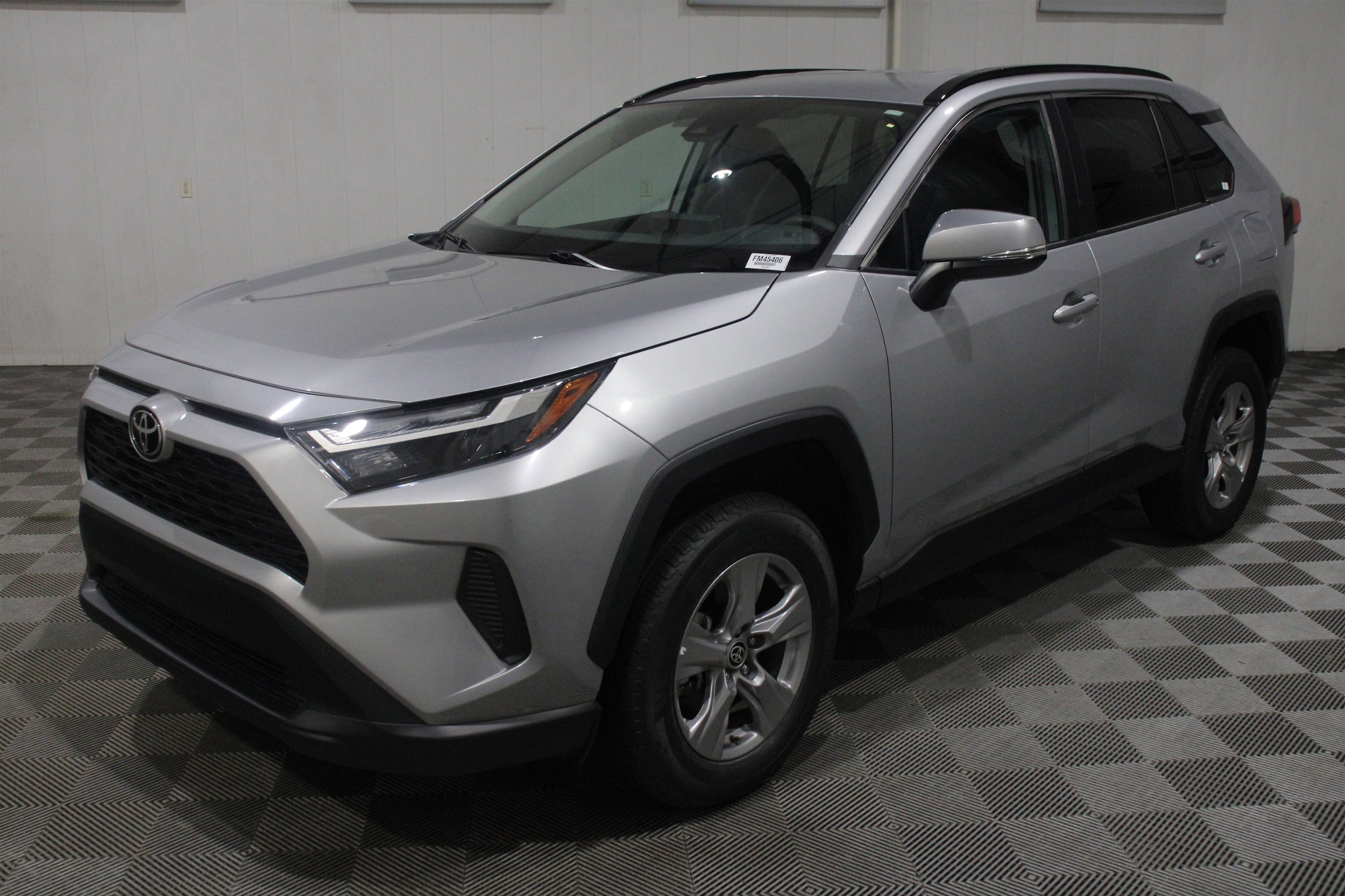 2025 Toyota RAV4 XLE - Photo 36