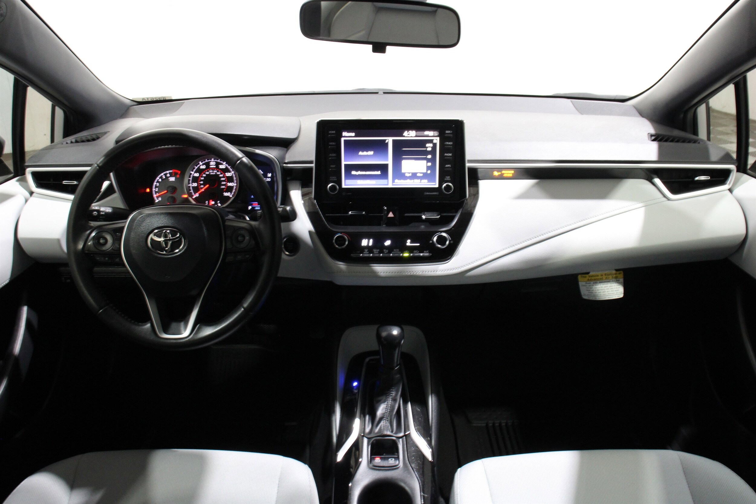 2022 Toyota Corolla SE photo 2