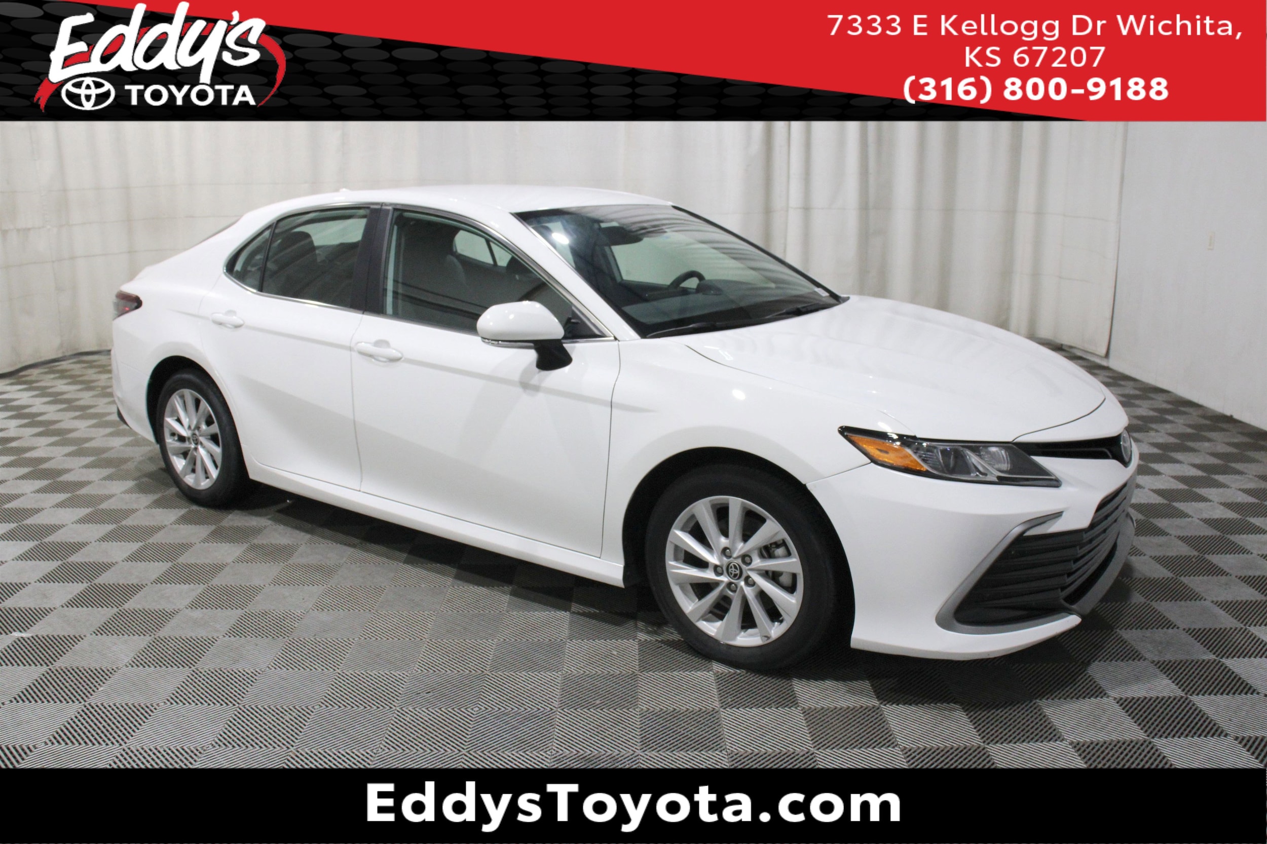 2024 Toyota Camry LE's photo