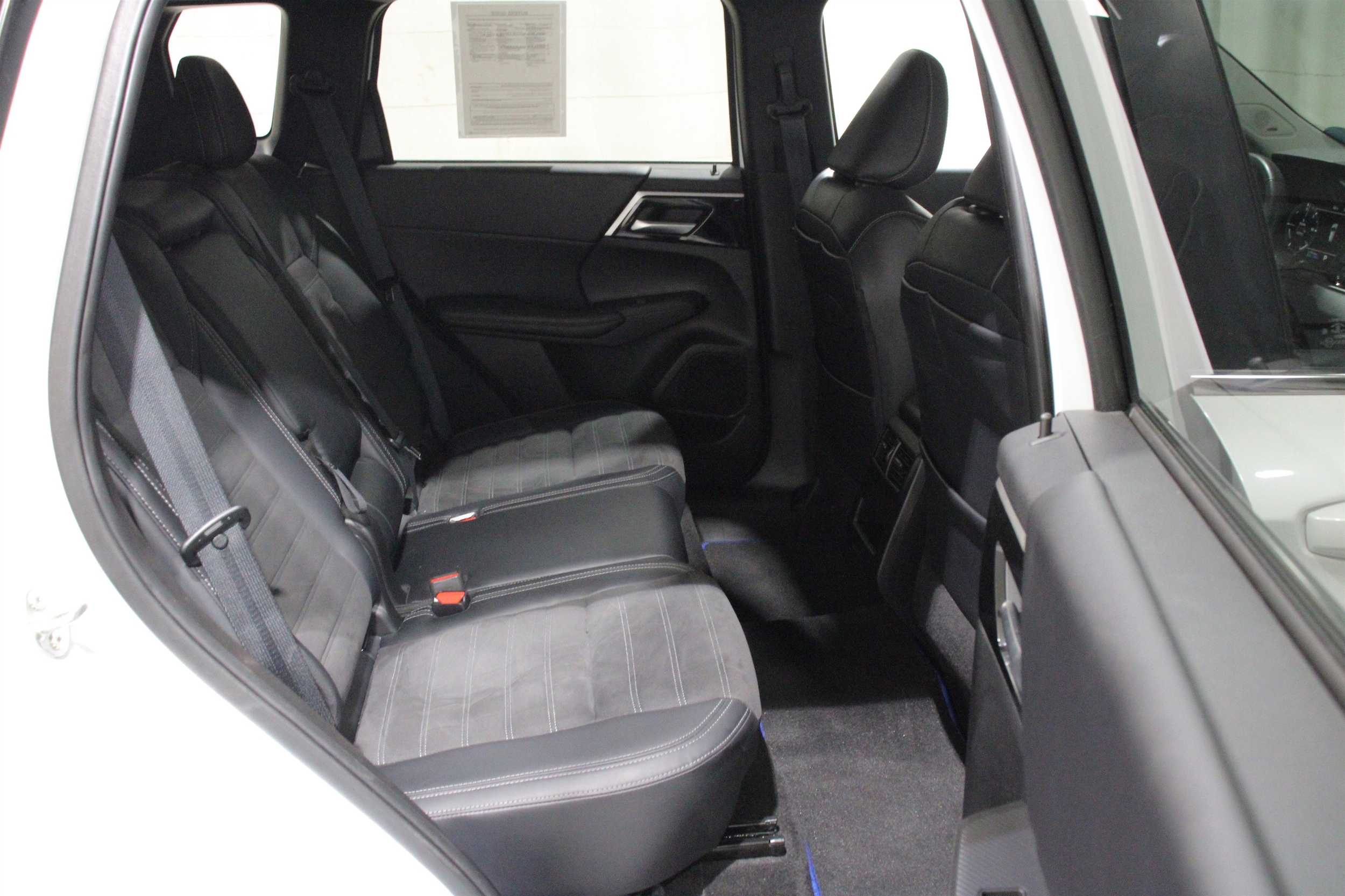 2024 Mitsubishi Outlander Plug-in Hybrid SE - Photo 28