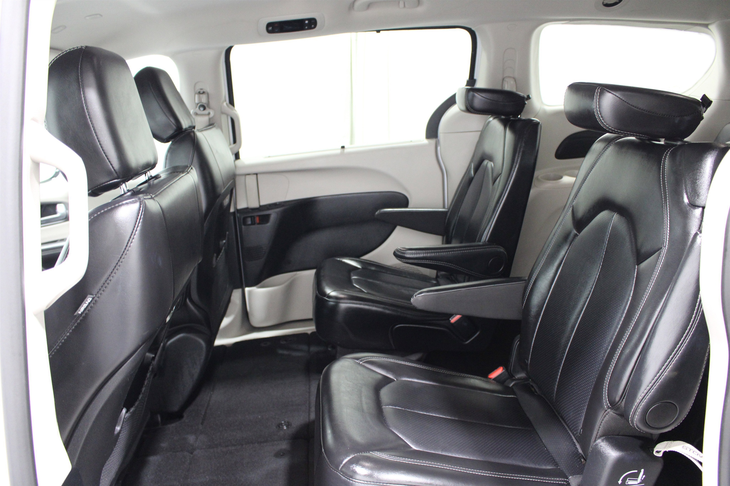2024 Chrysler Pacifica Touring L - Photo 19