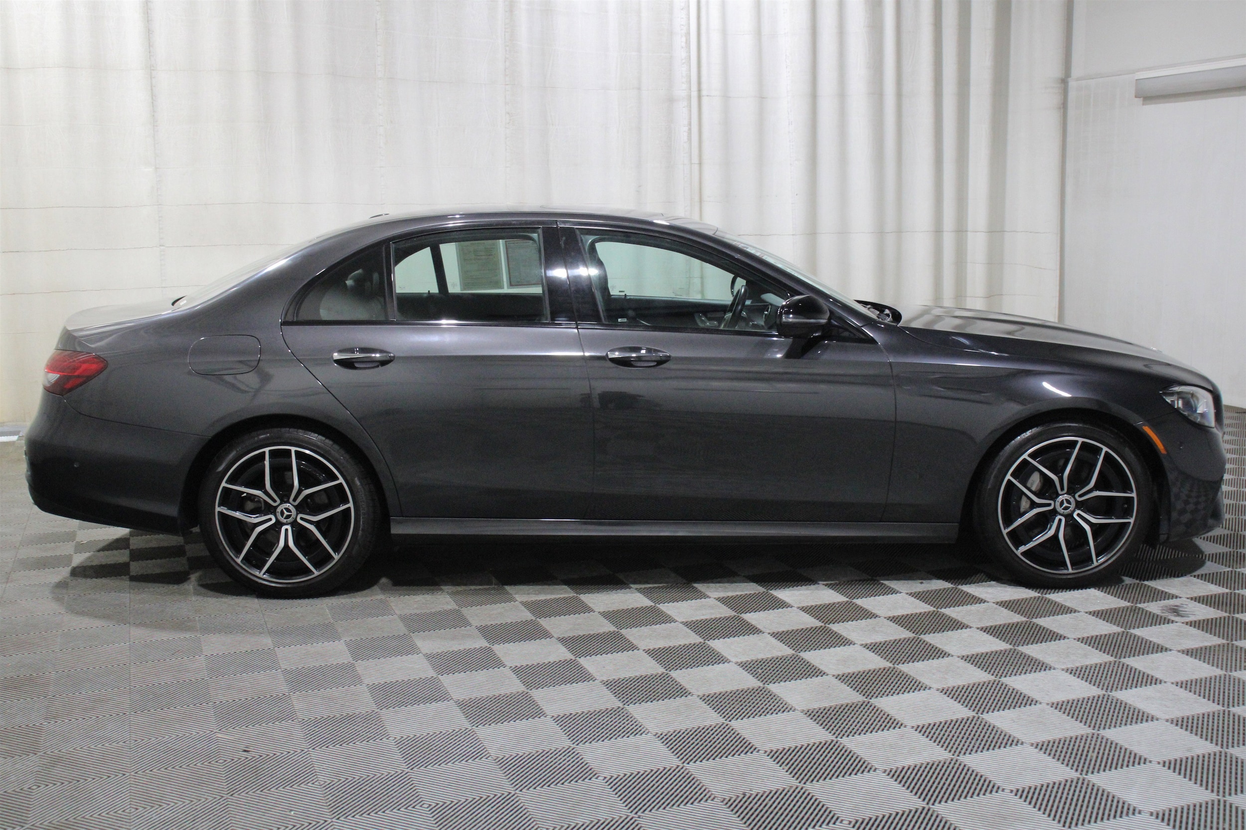 2022 Mercedes-Benz E-Class E350 - Photo 32