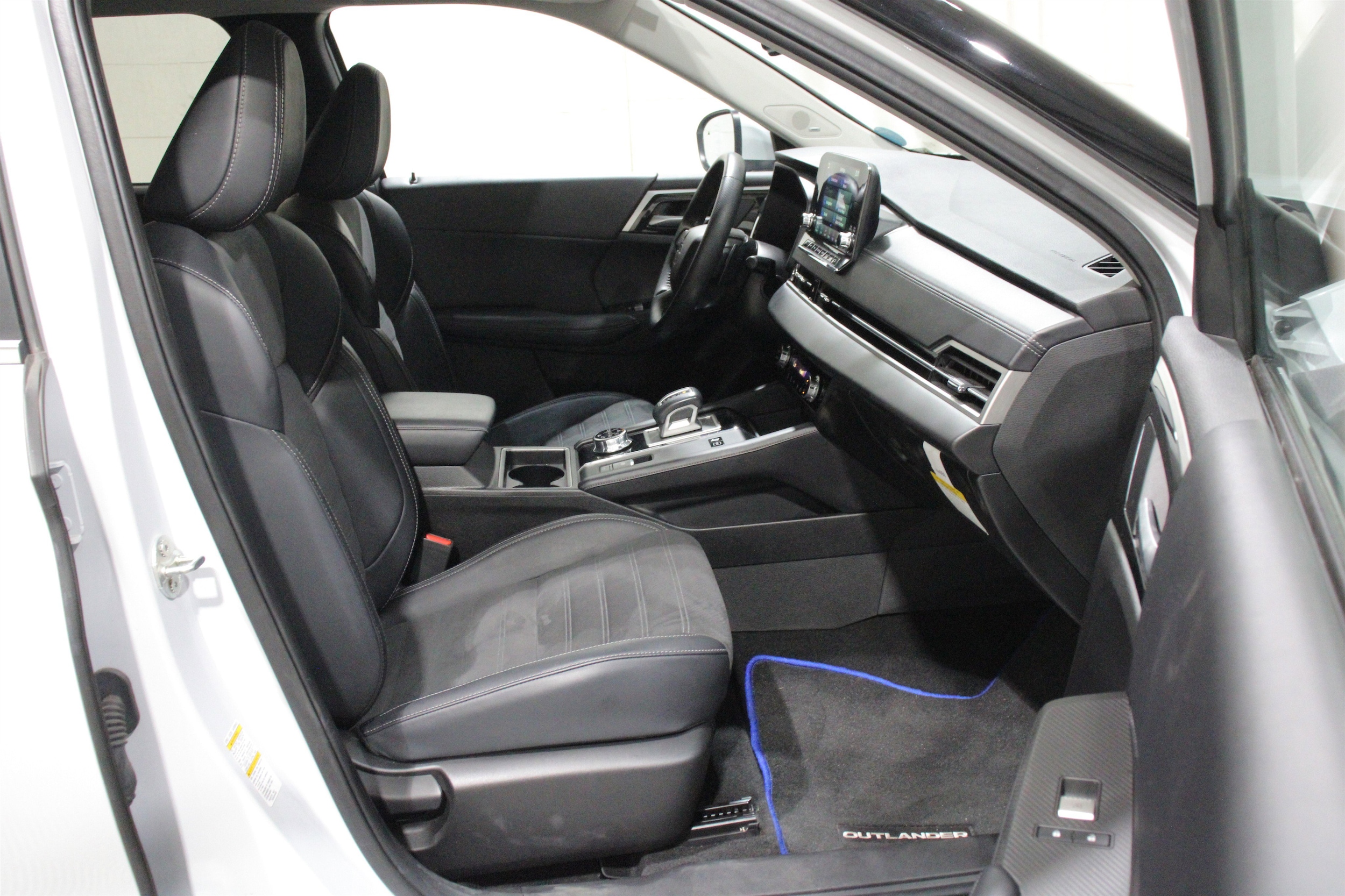 2024 Mitsubishi Outlander Plug-in Hybrid SE - Photo 29