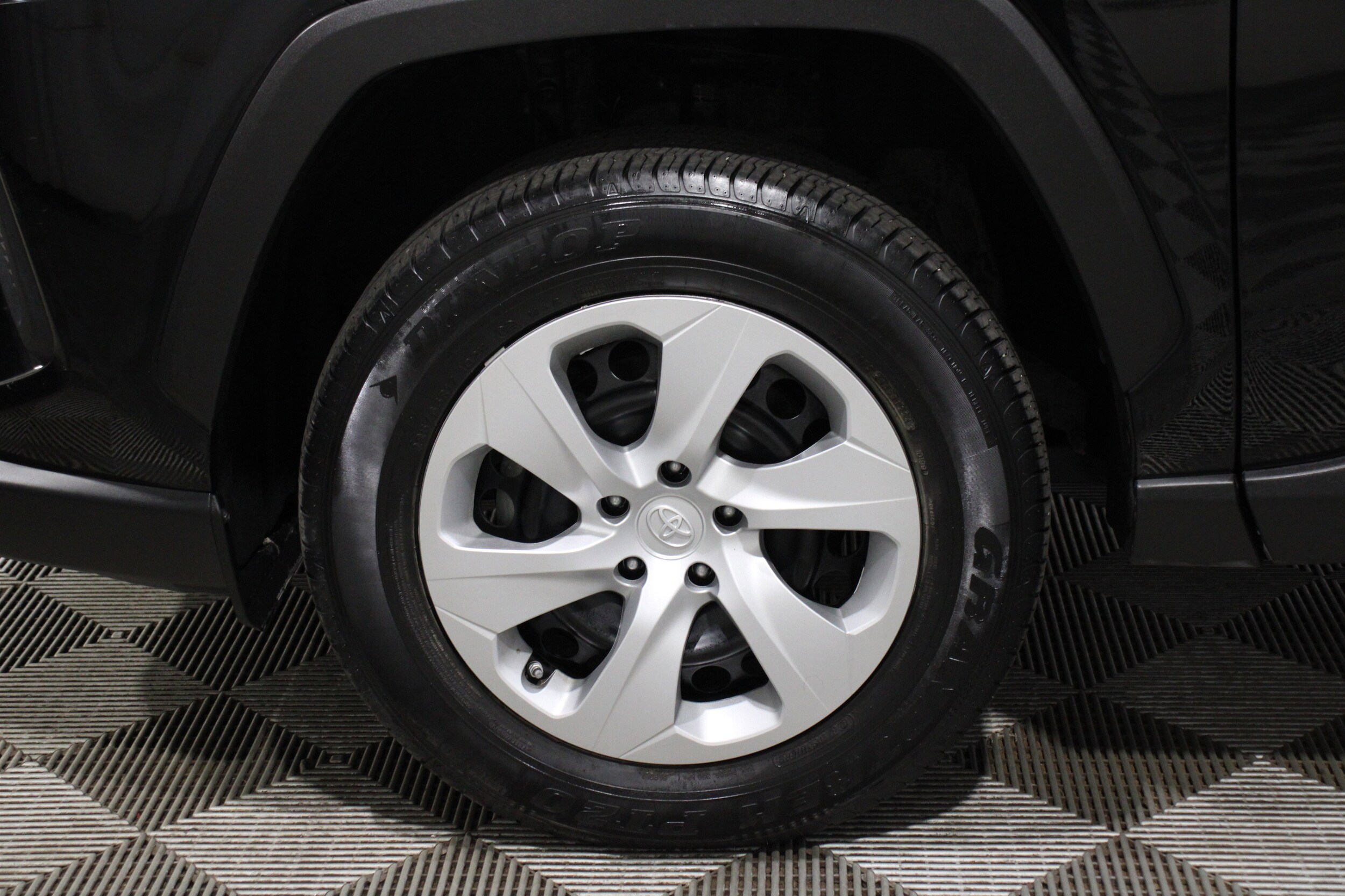 2024 Toyota RAV4 LE - Photo 36