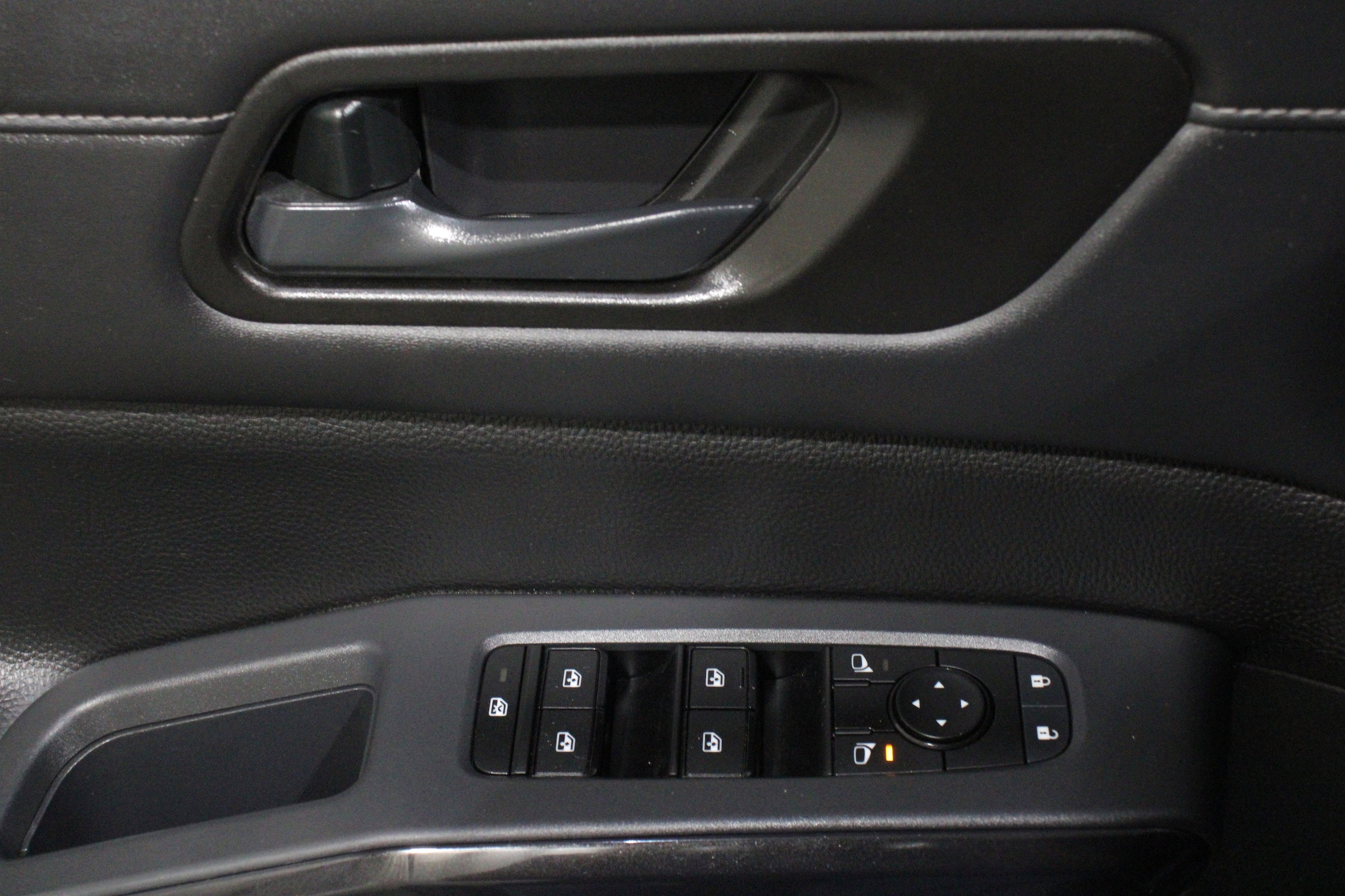 2025 Nissan Pathfinder SV - Photo 7