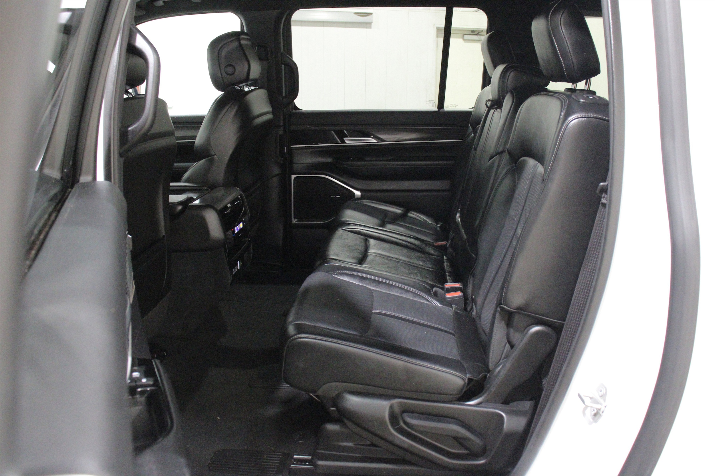 2024 Jeep Wagoneer L Series II - Photo 25