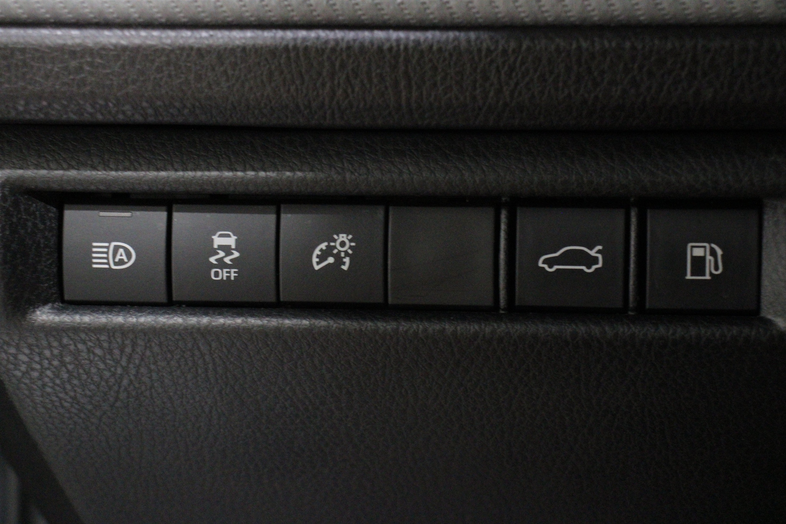 2025 Toyota Camry SE - Photo 11