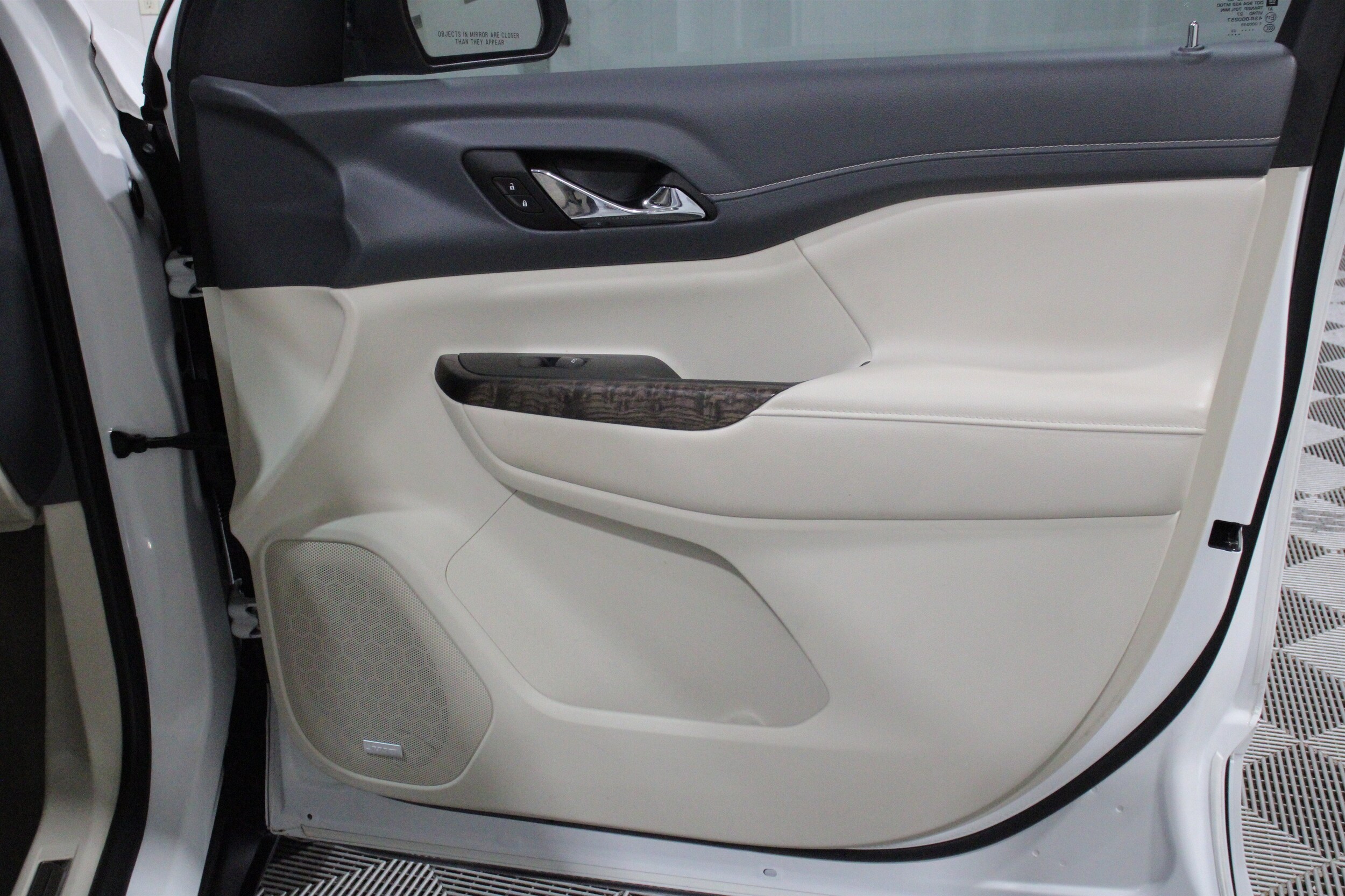 2023 GMC Acadia Denali - Photo 32