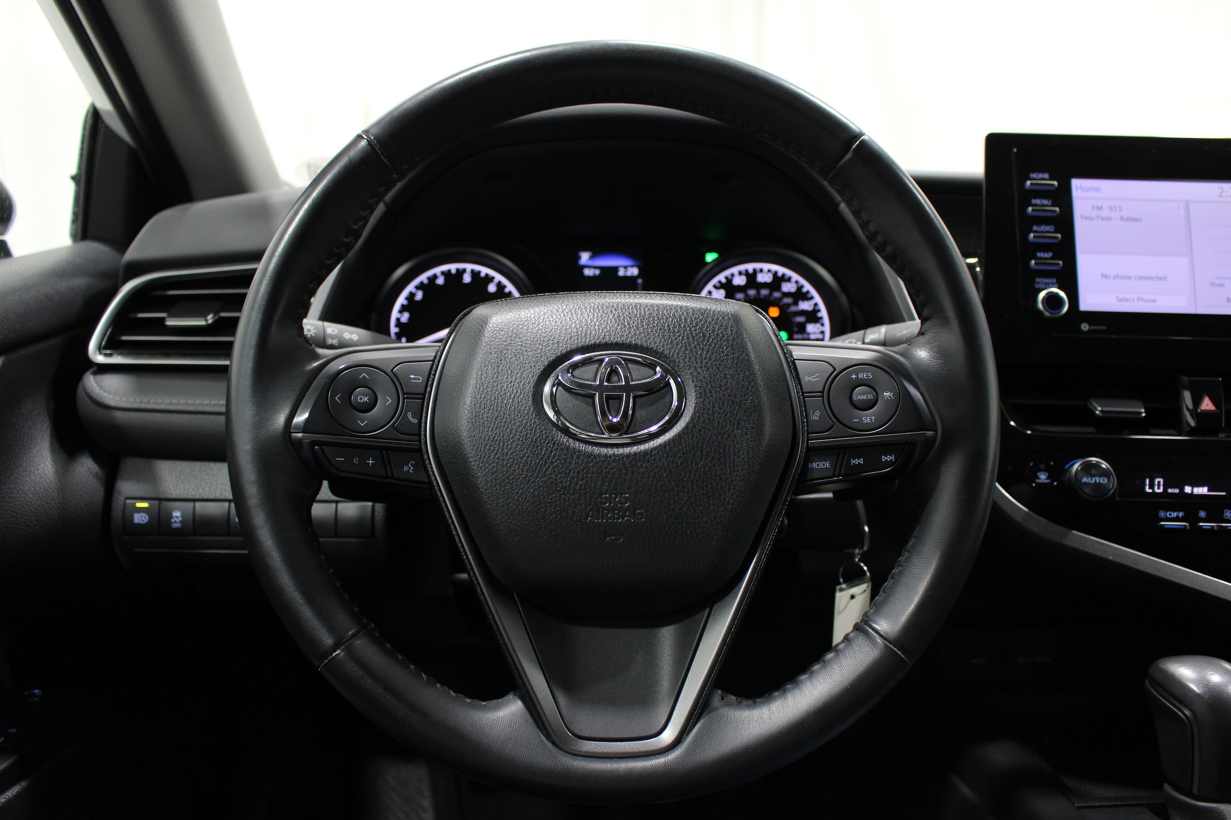 2024 Toyota Camry SE - Photo 10