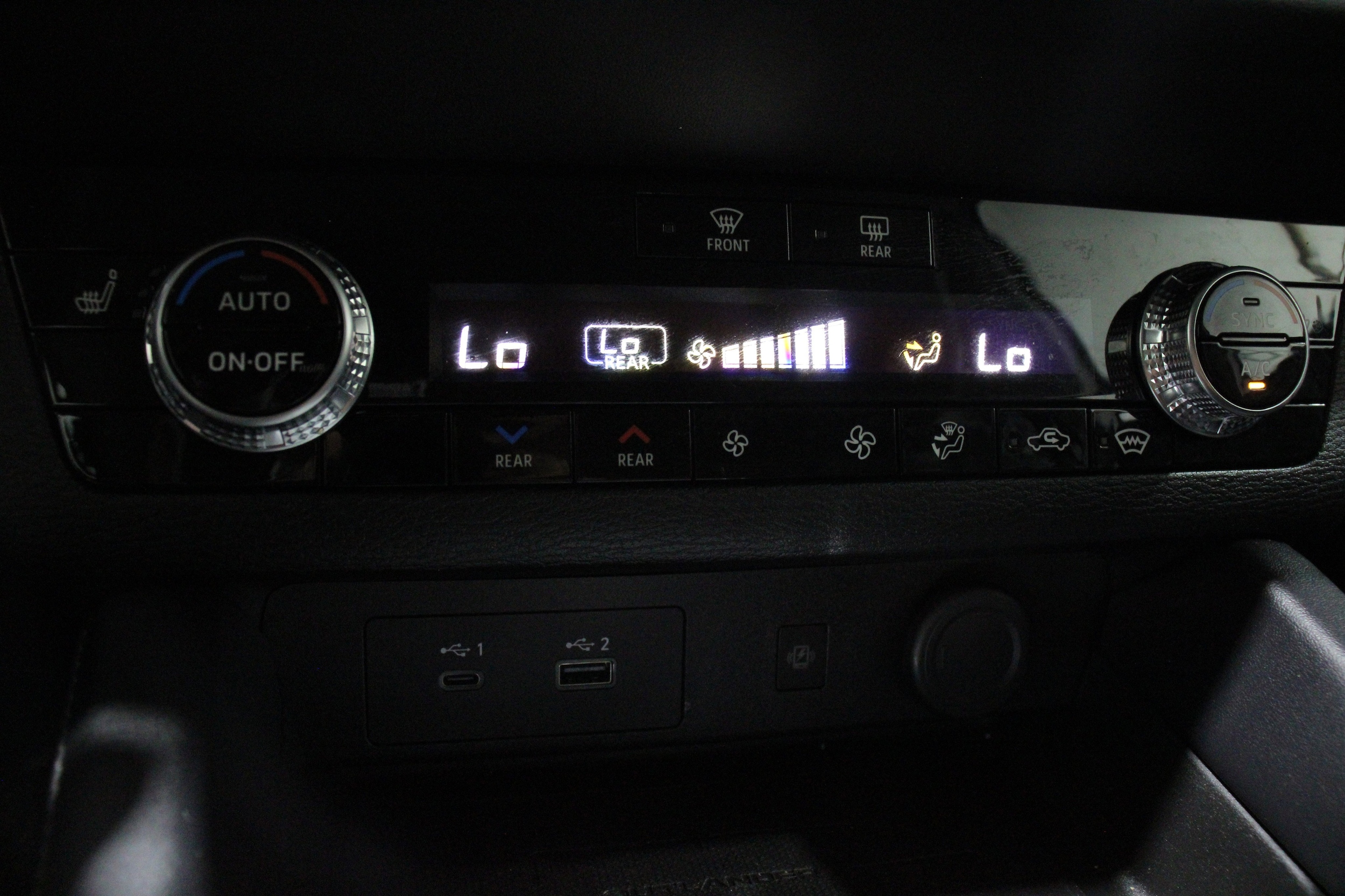 2023 Mitsubishi Outlander Plug-In Hybrid SEL - Photo 19