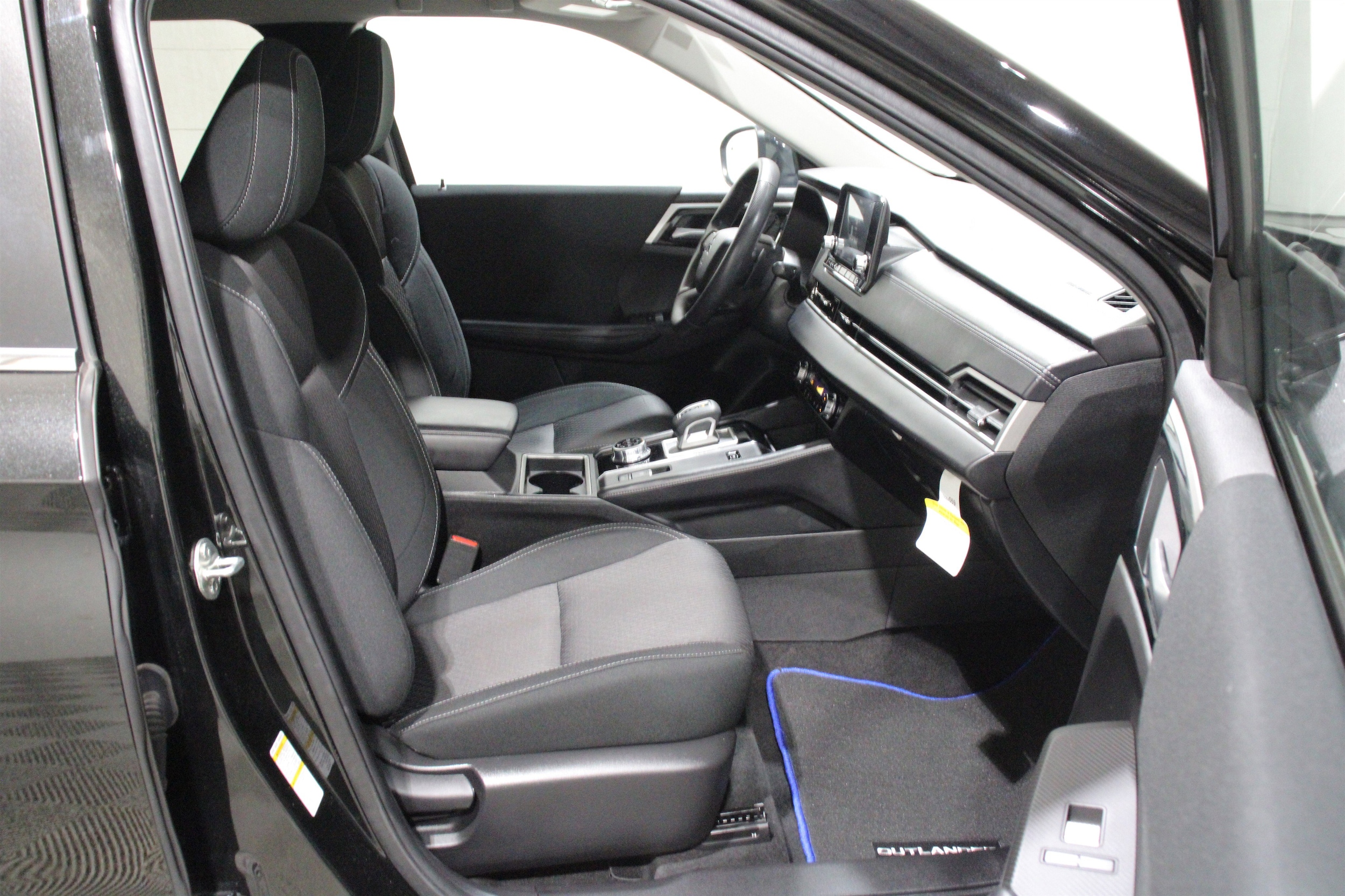 2024 Mitsubishi Outlander Plug-in Hybrid ES - Photo 30