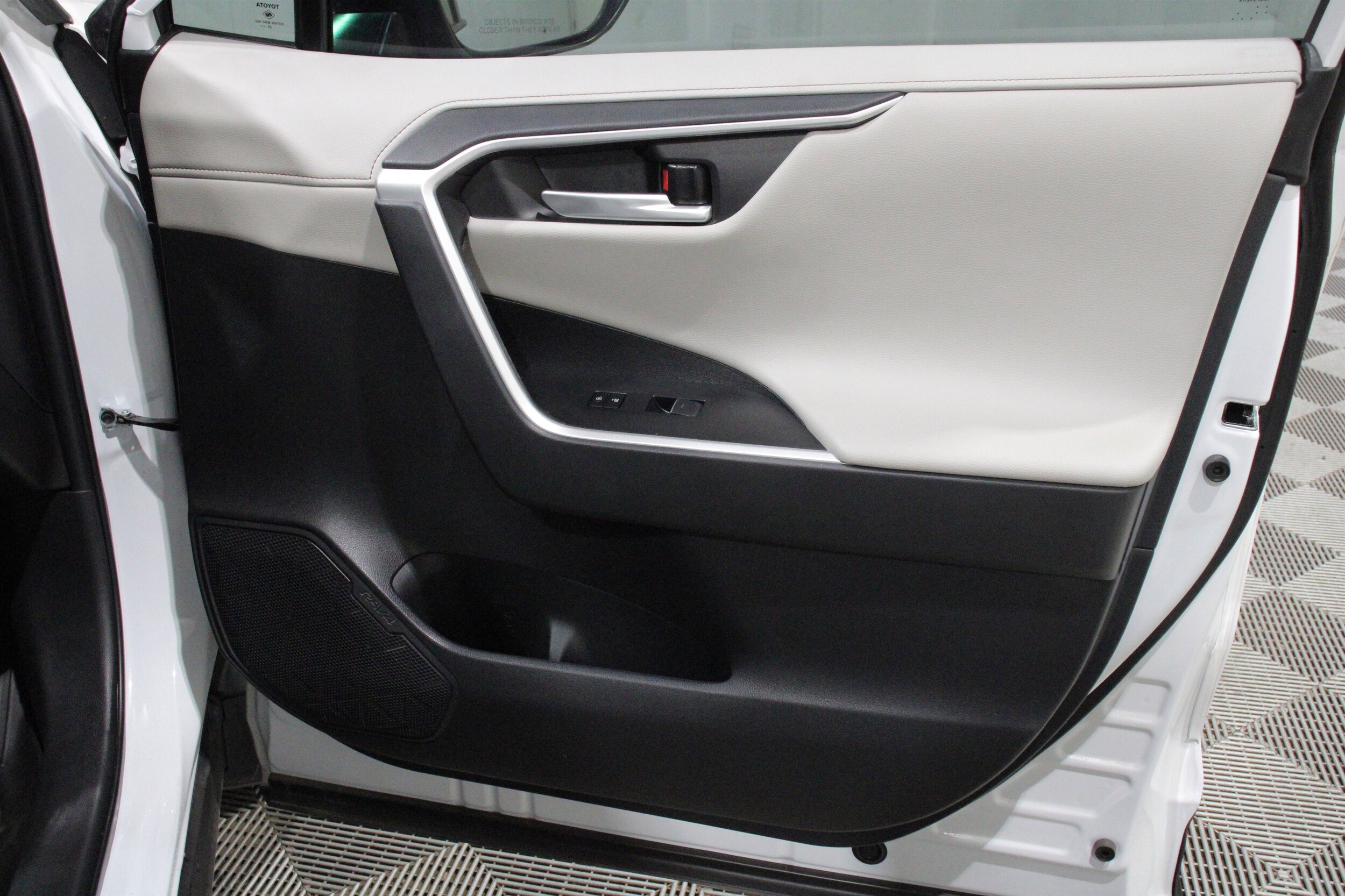 2024 Toyota RAV4 Limited - Photo 31