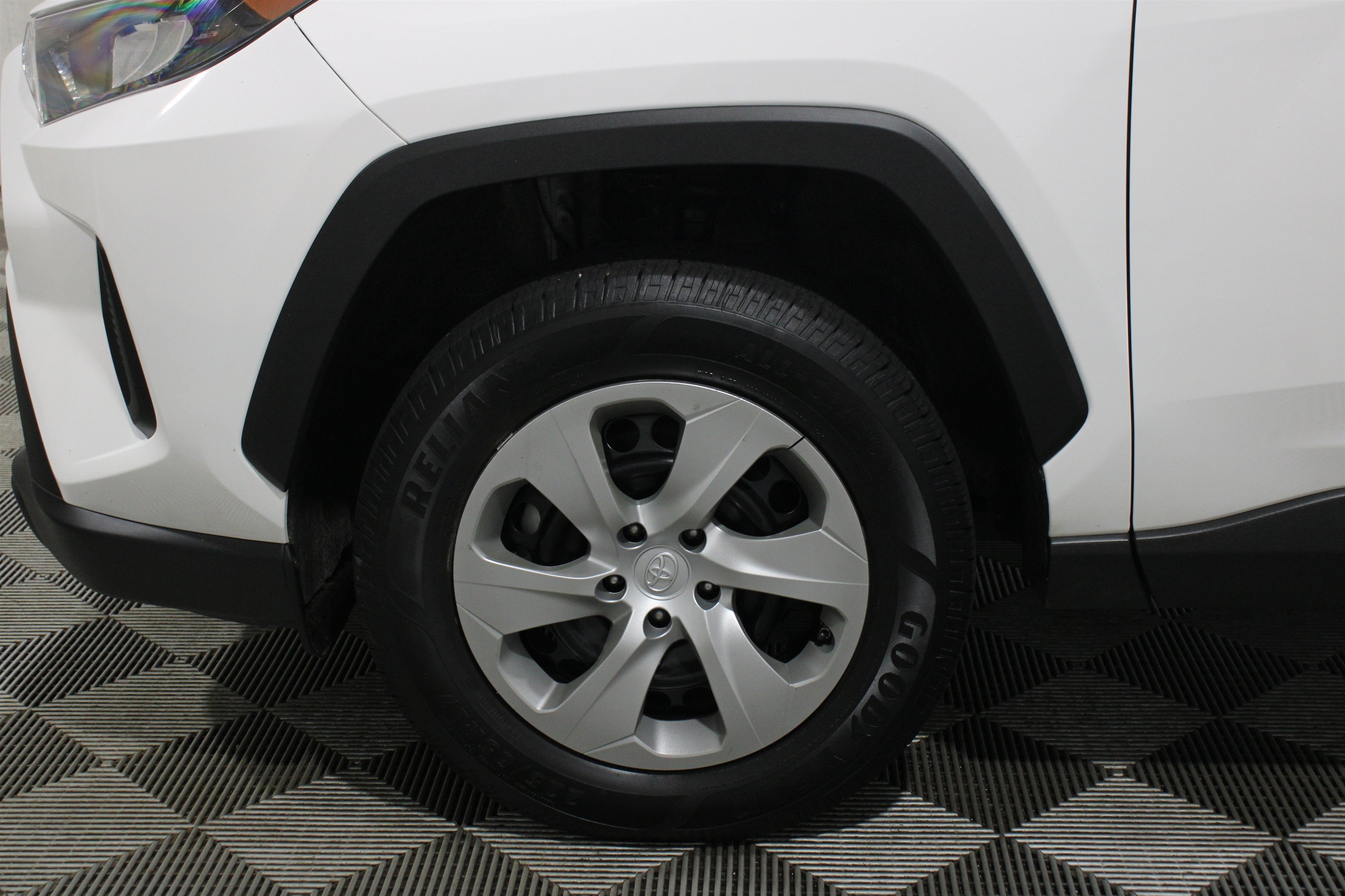 2022 Toyota RAV4 LE - Photo 37