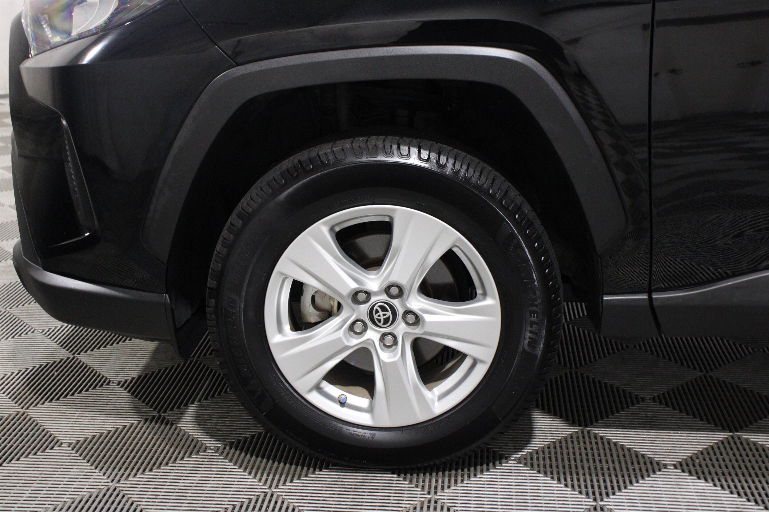 2021 Toyota RAV4 LE - Photo 37