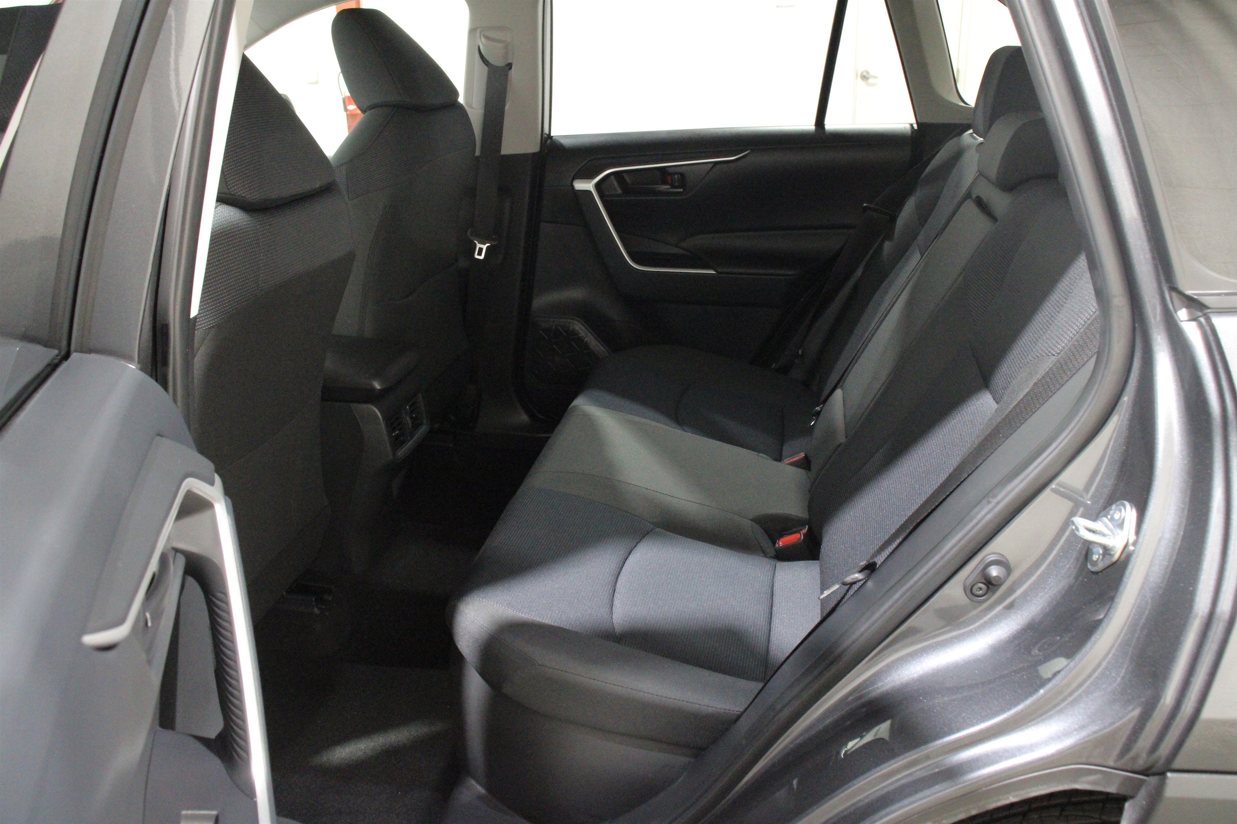 2025 Toyota RAV4 LE - Photo 23
