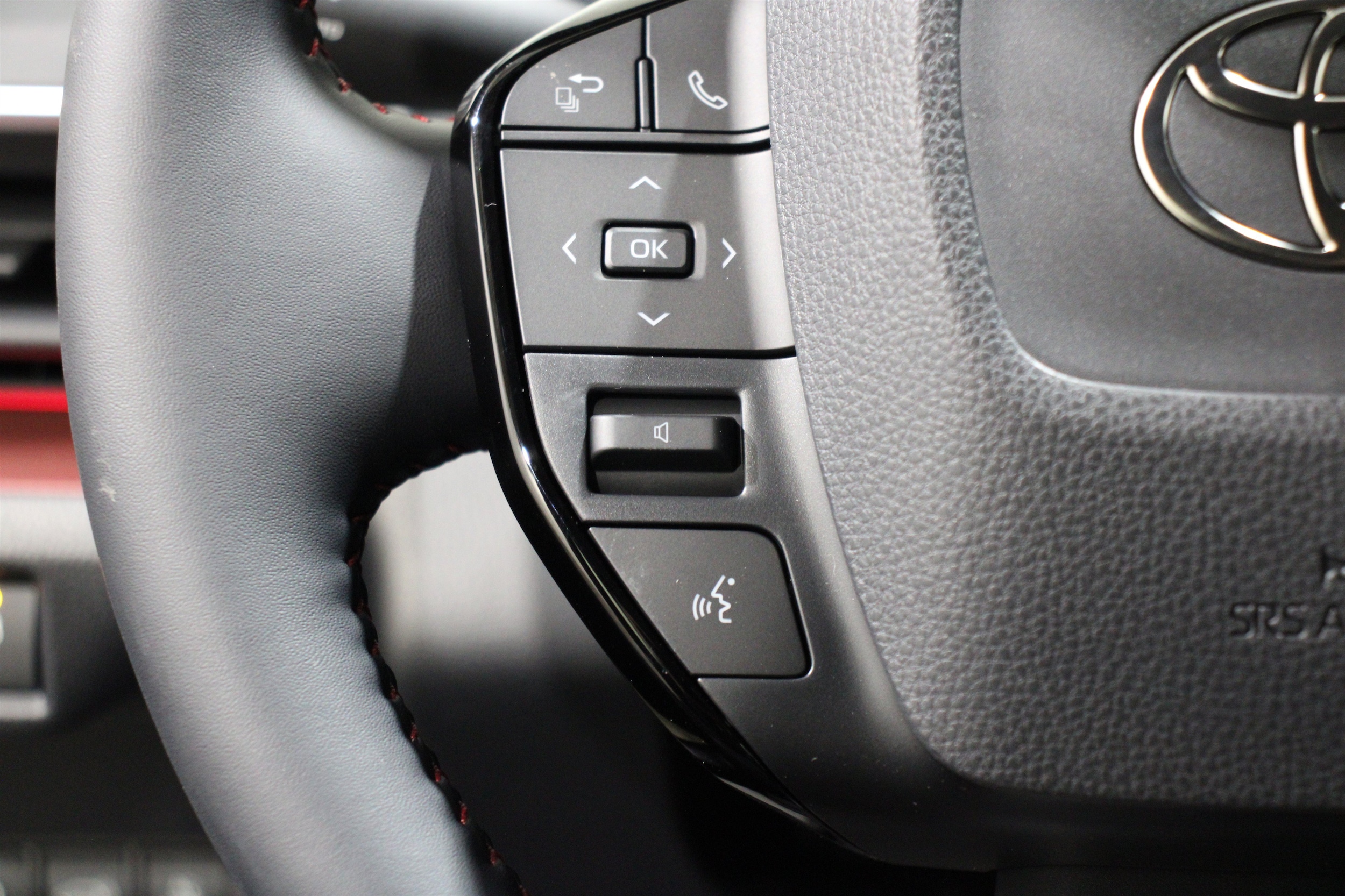 2026 Toyota Prius Plug-in Hybrid XSE Premium - Photo 7