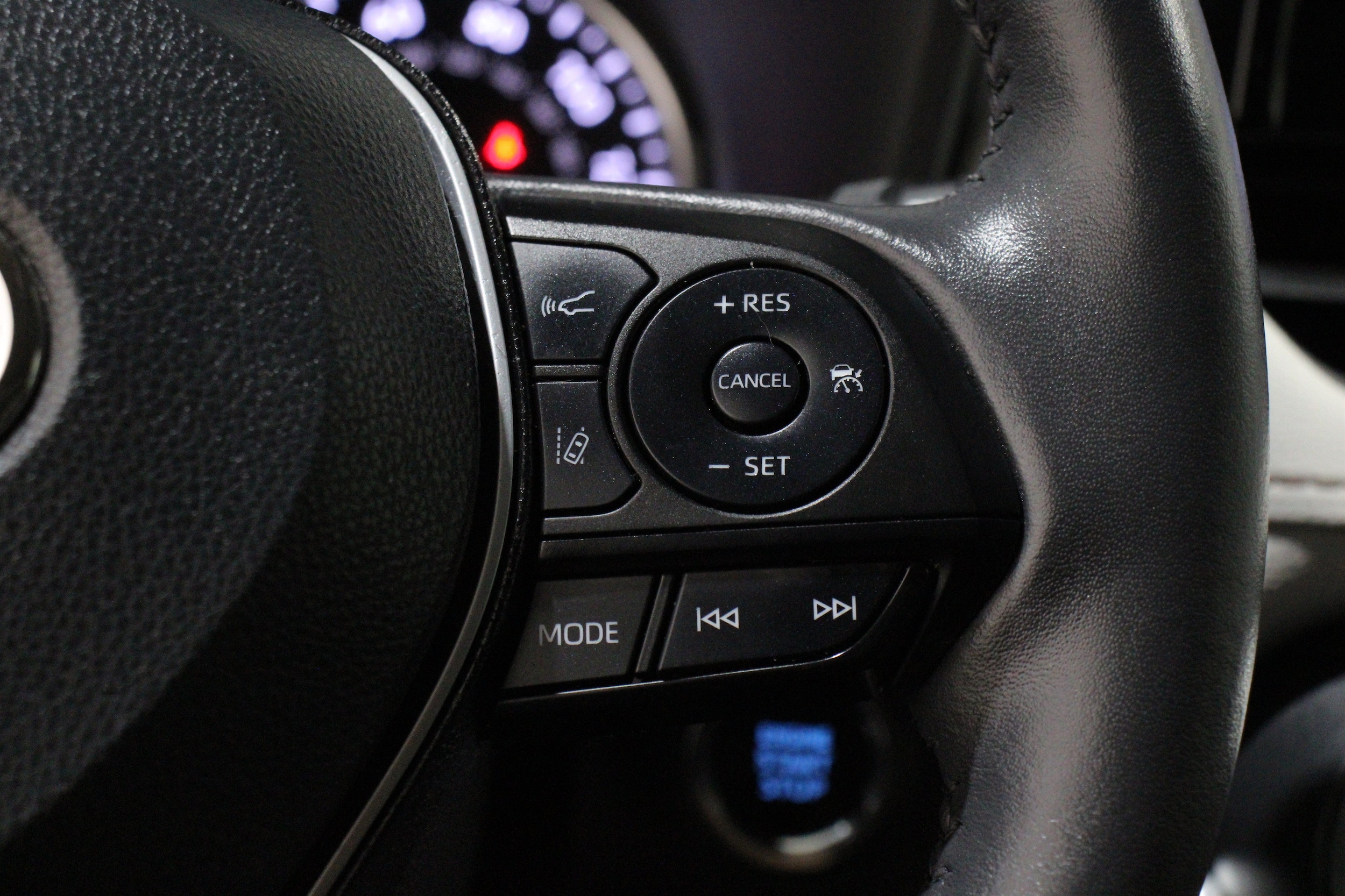 2022 Toyota RAV4 XLE - Photo 10