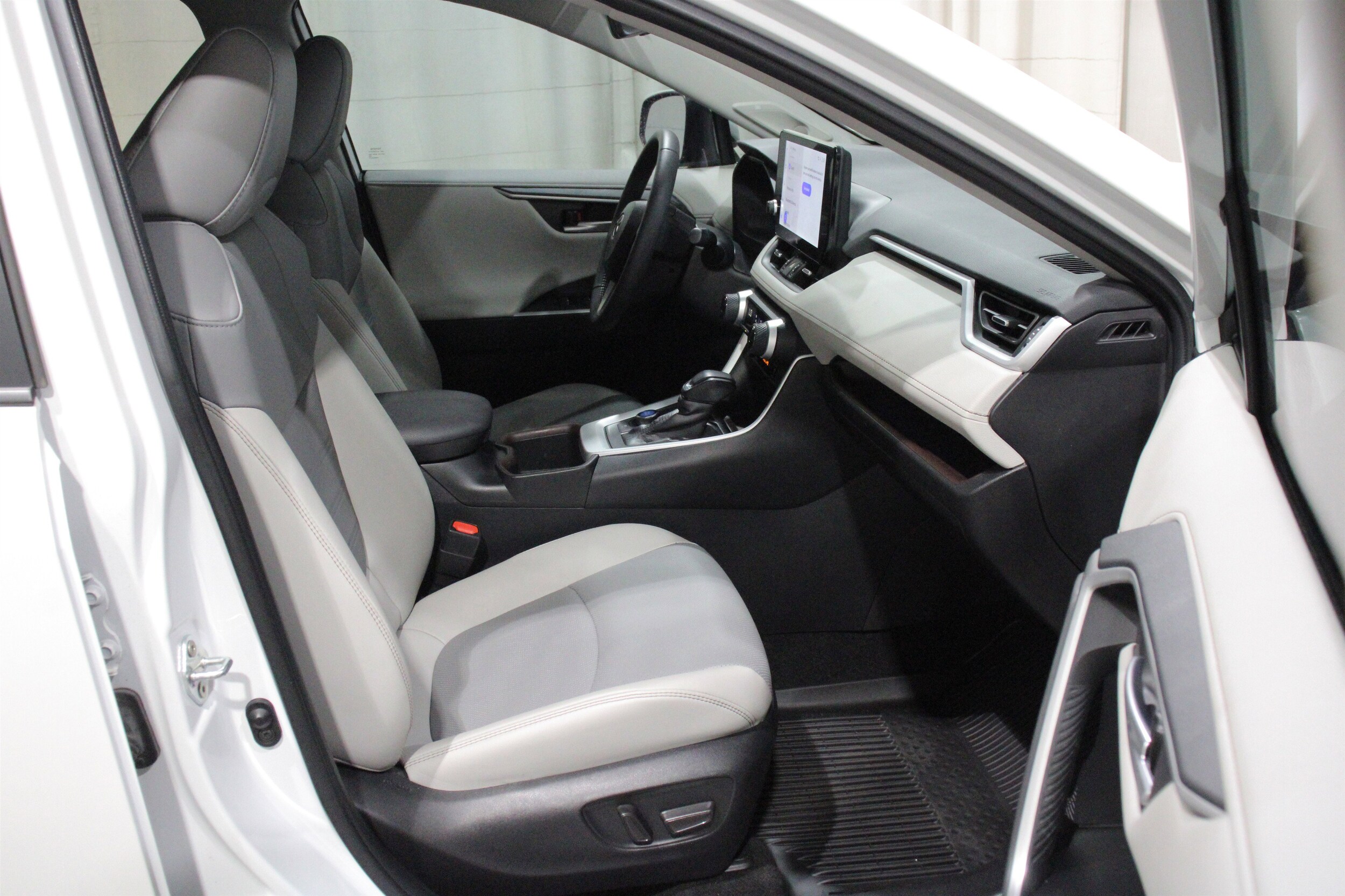 2024 Toyota RAV4 Limited - Photo 29