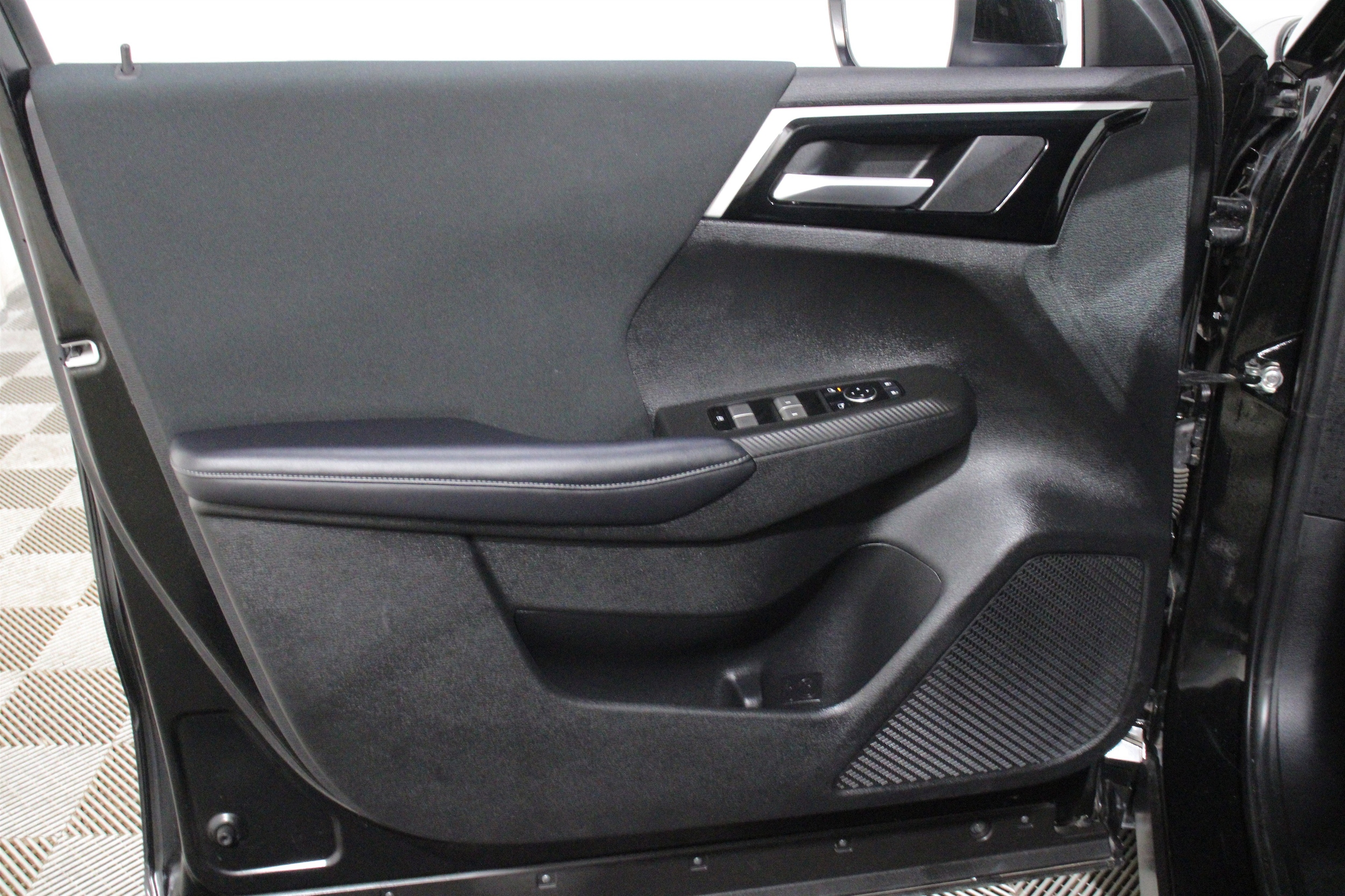 2024 Mitsubishi Outlander Plug-in Hybrid ES - Photo 6