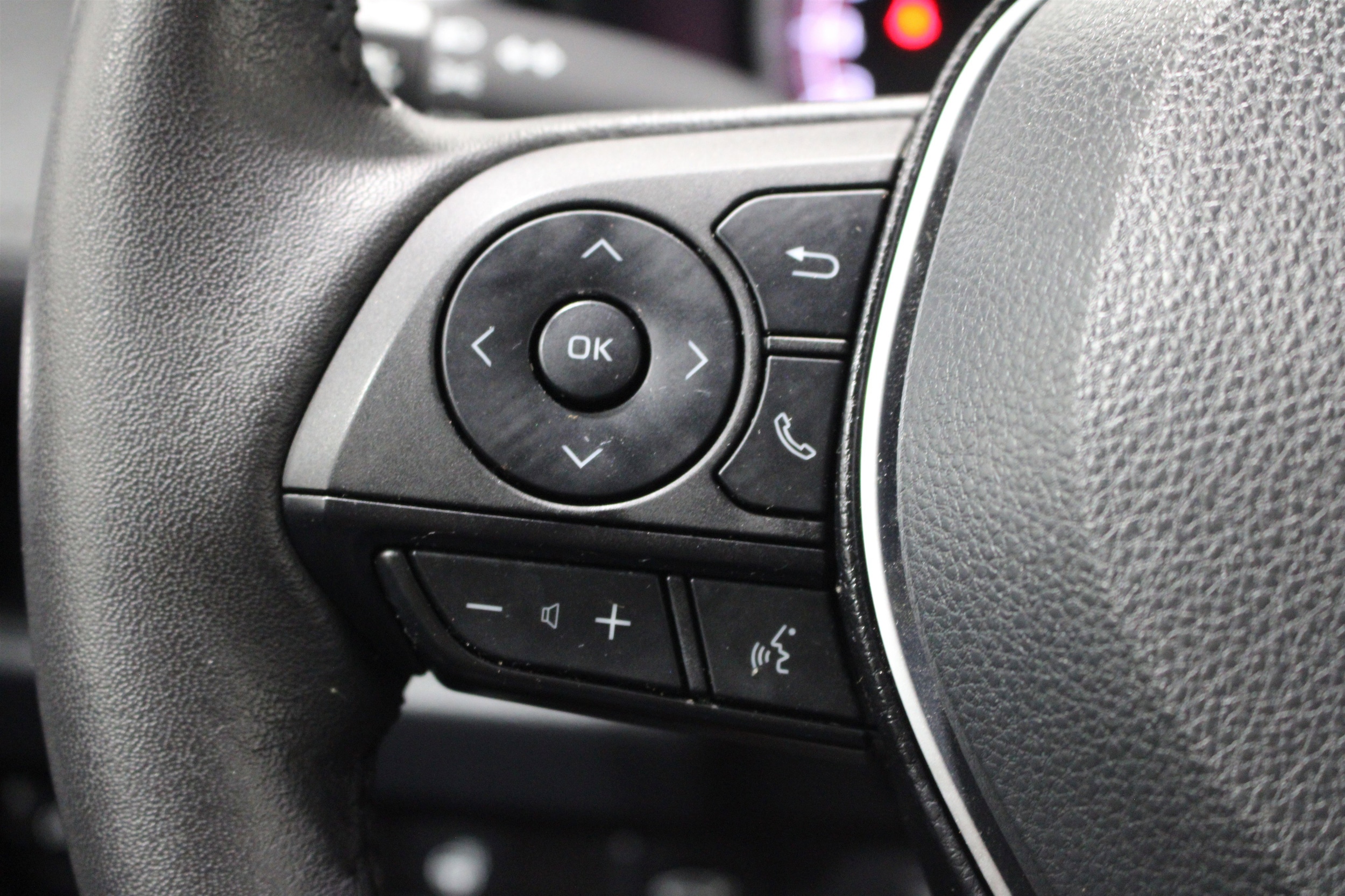 2023 Toyota RAV4 XLE - Photo 11