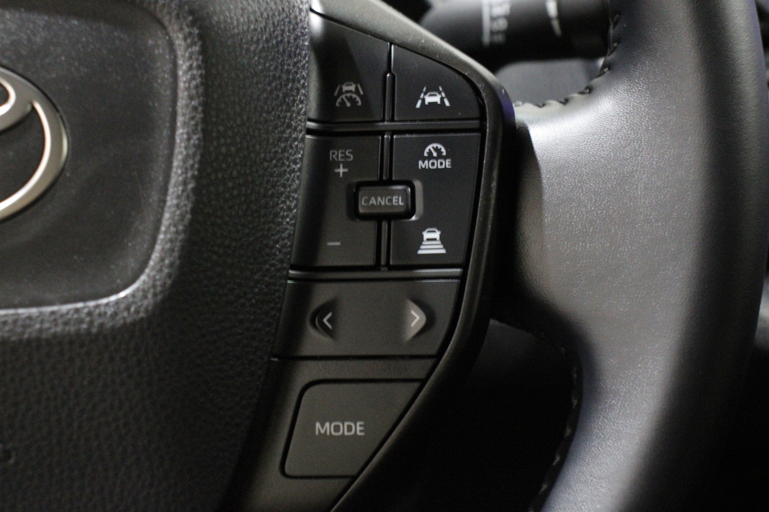 2024 Toyota Prius LE - Photo 10