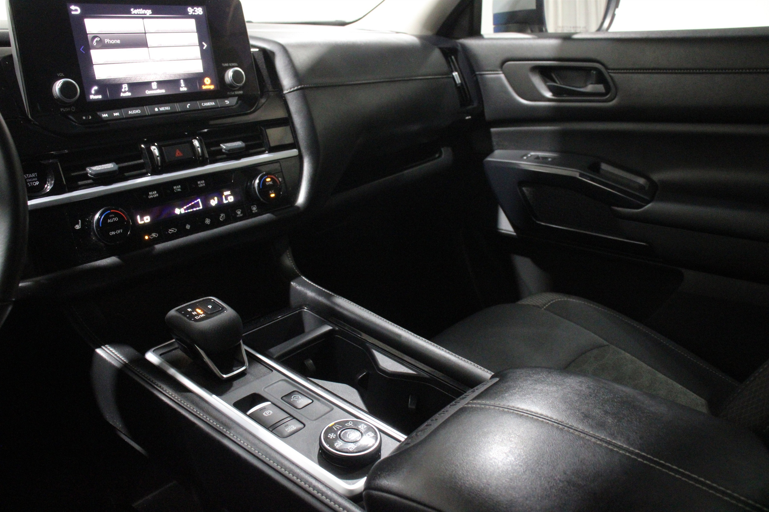 2025 Nissan Pathfinder SV - Photo 19