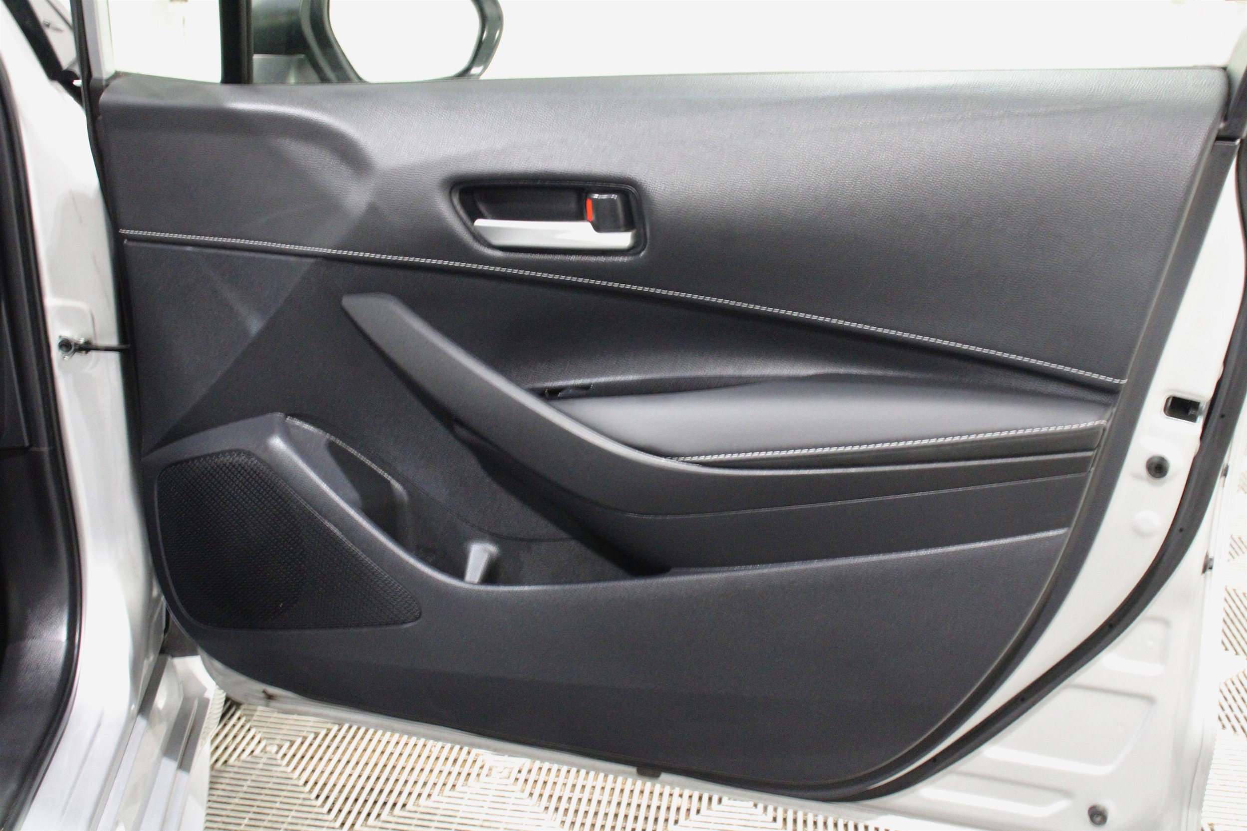 2024 Toyota Corolla Hatchback SE - Photo 28