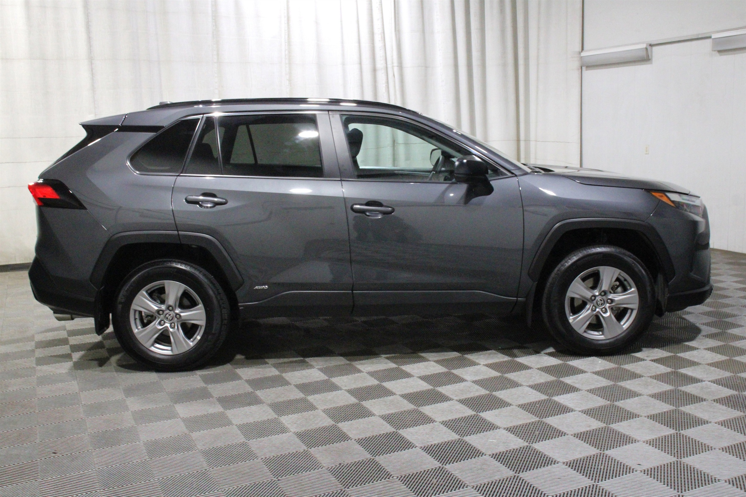 2024 Toyota RAV4 LE - Photo 30