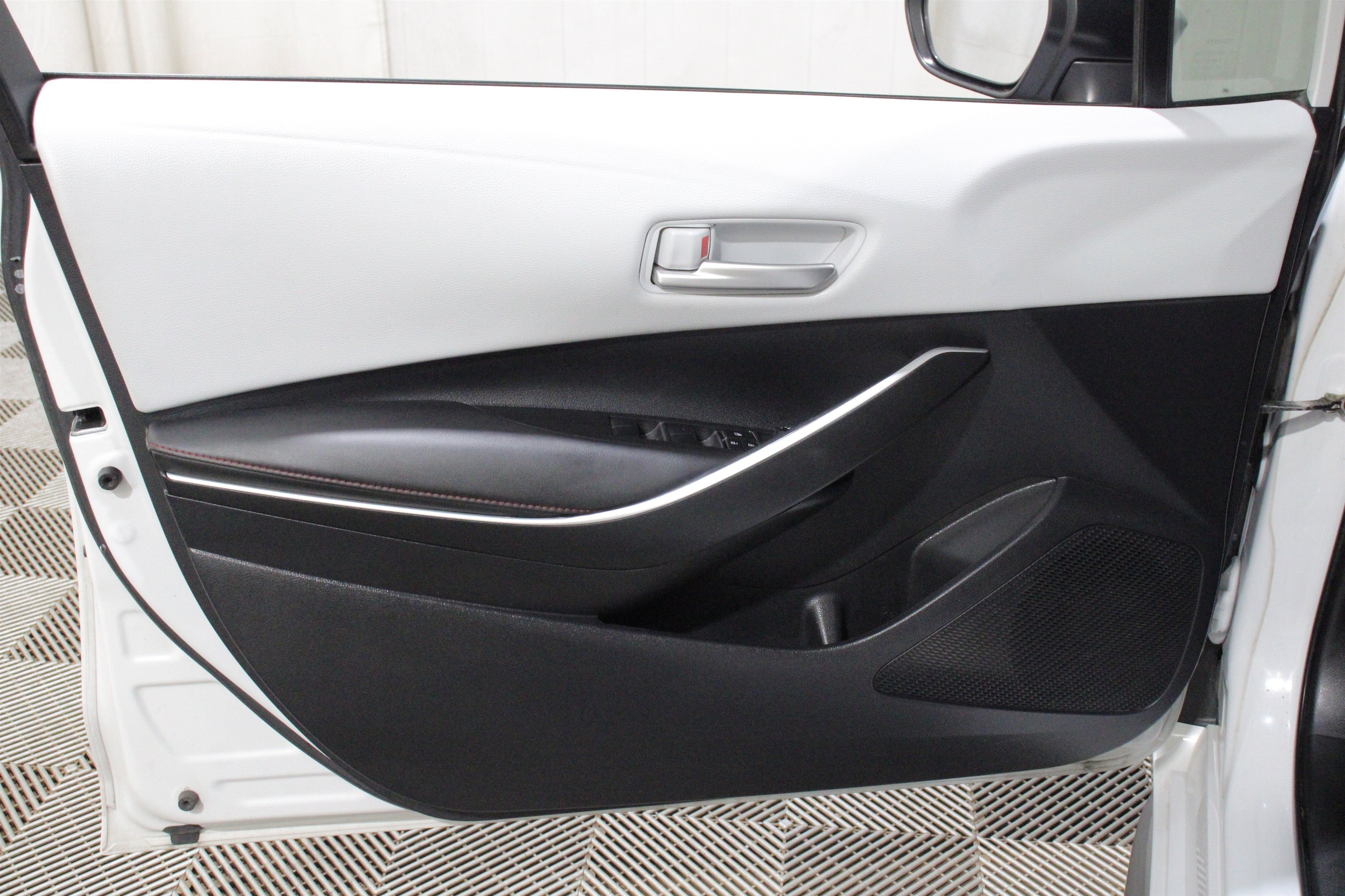 2023 Toyota Corolla SE - Photo 6