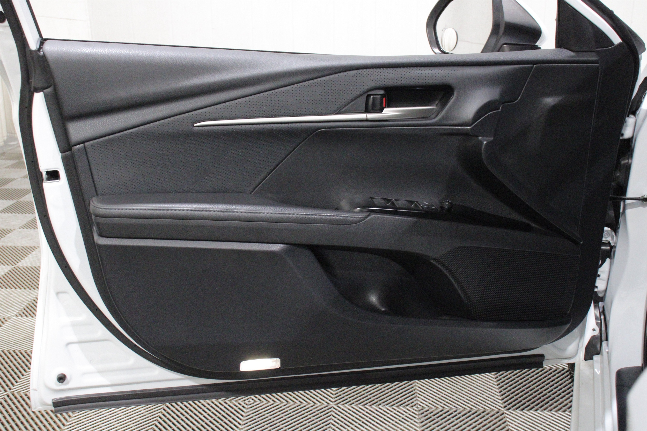 2025 Toyota Camry XSE - Photo 6