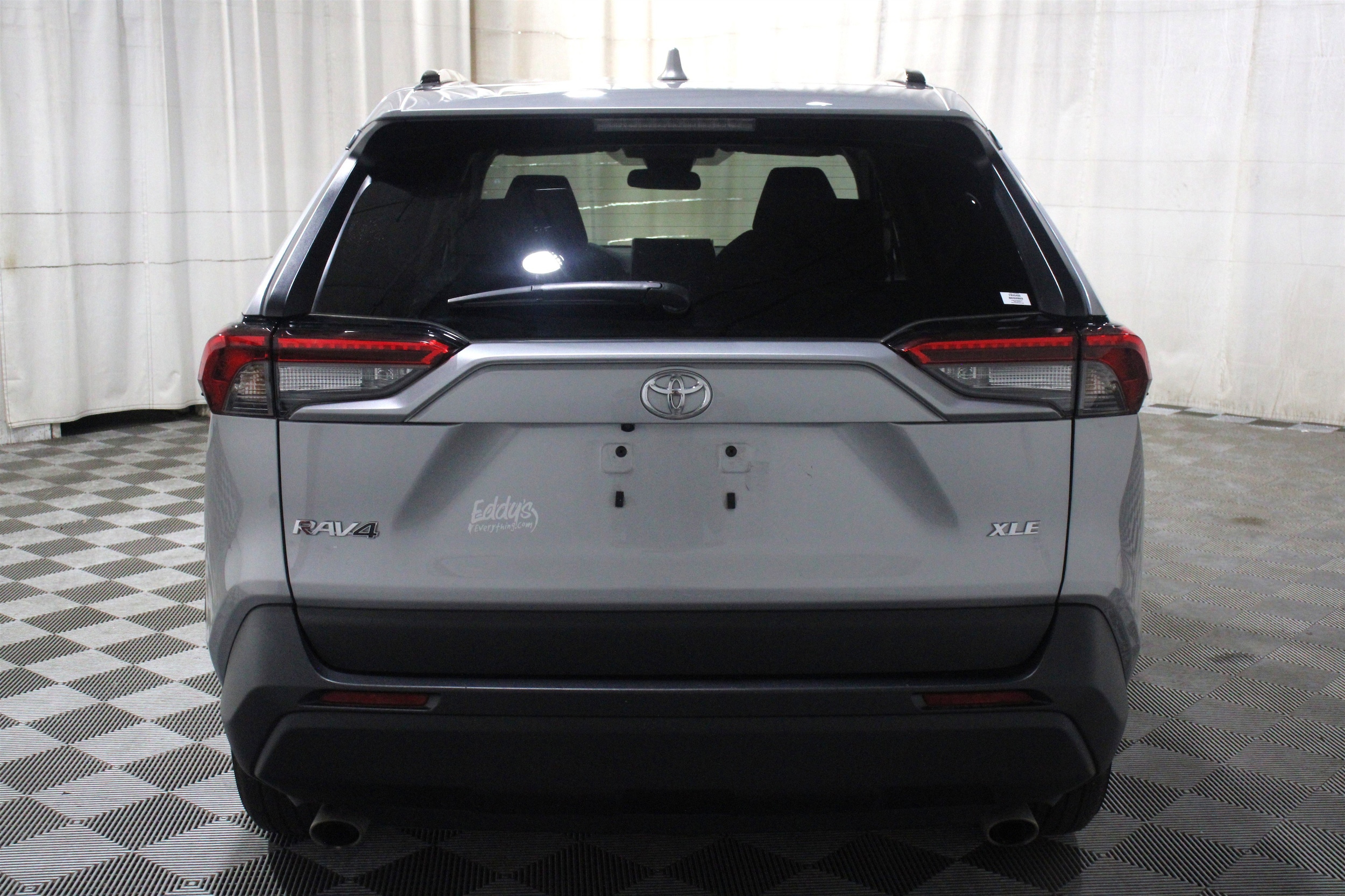 2025 Toyota RAV4 XLE - Photo 33