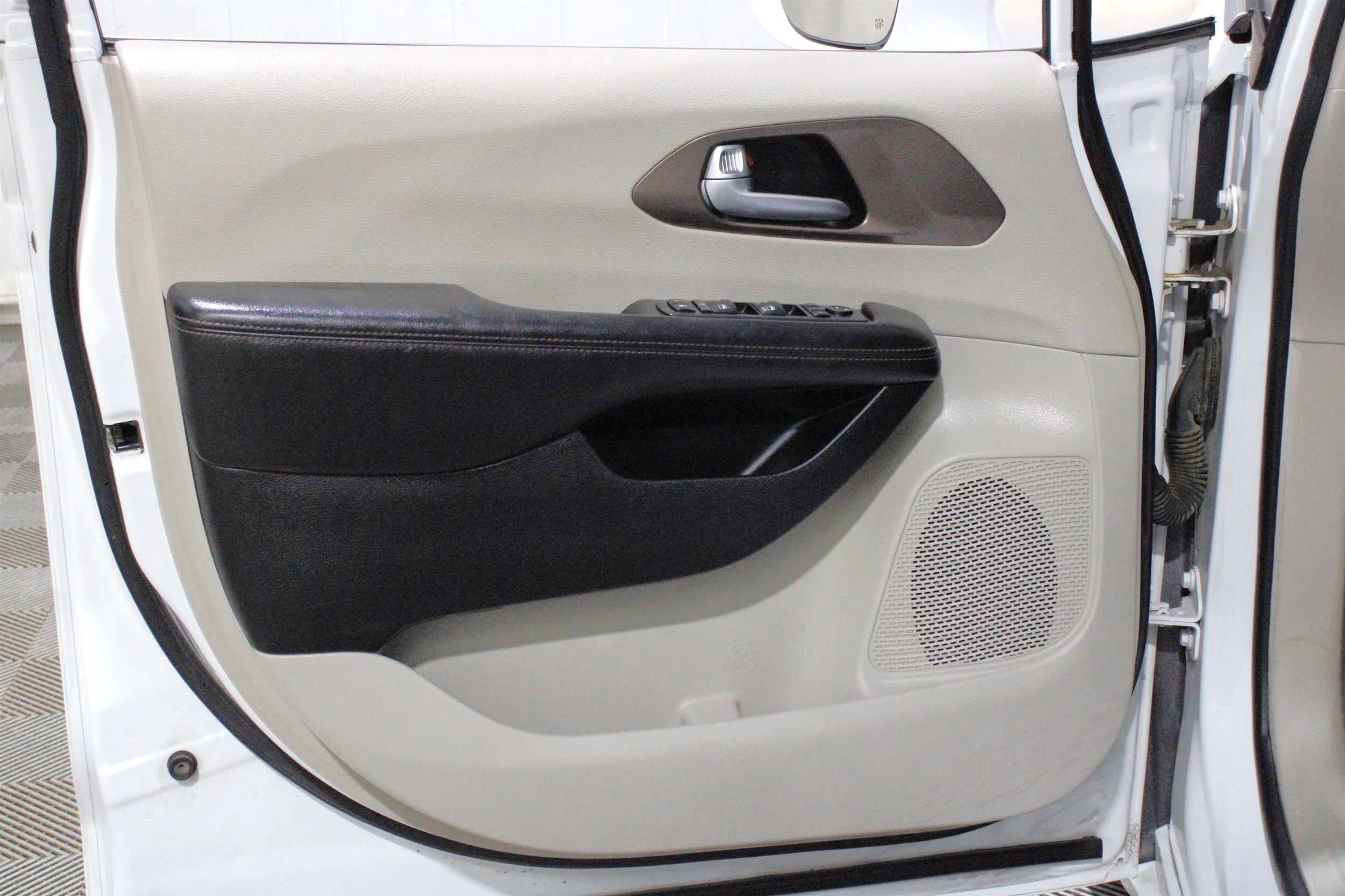 2018 Chrysler Pacifica Touring L - Photo 6