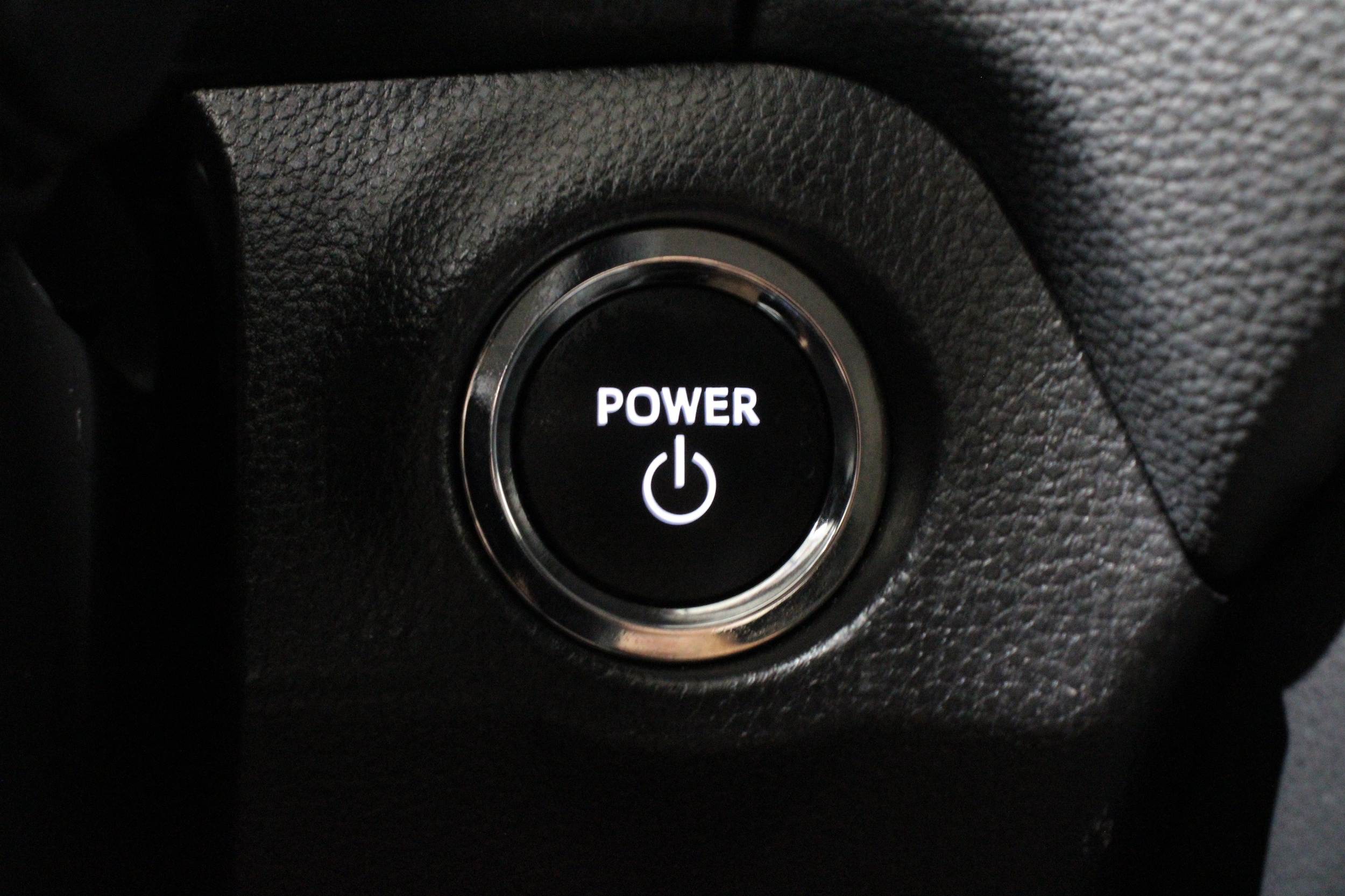 2025 Toyota RAV4 XLE - Photo 22