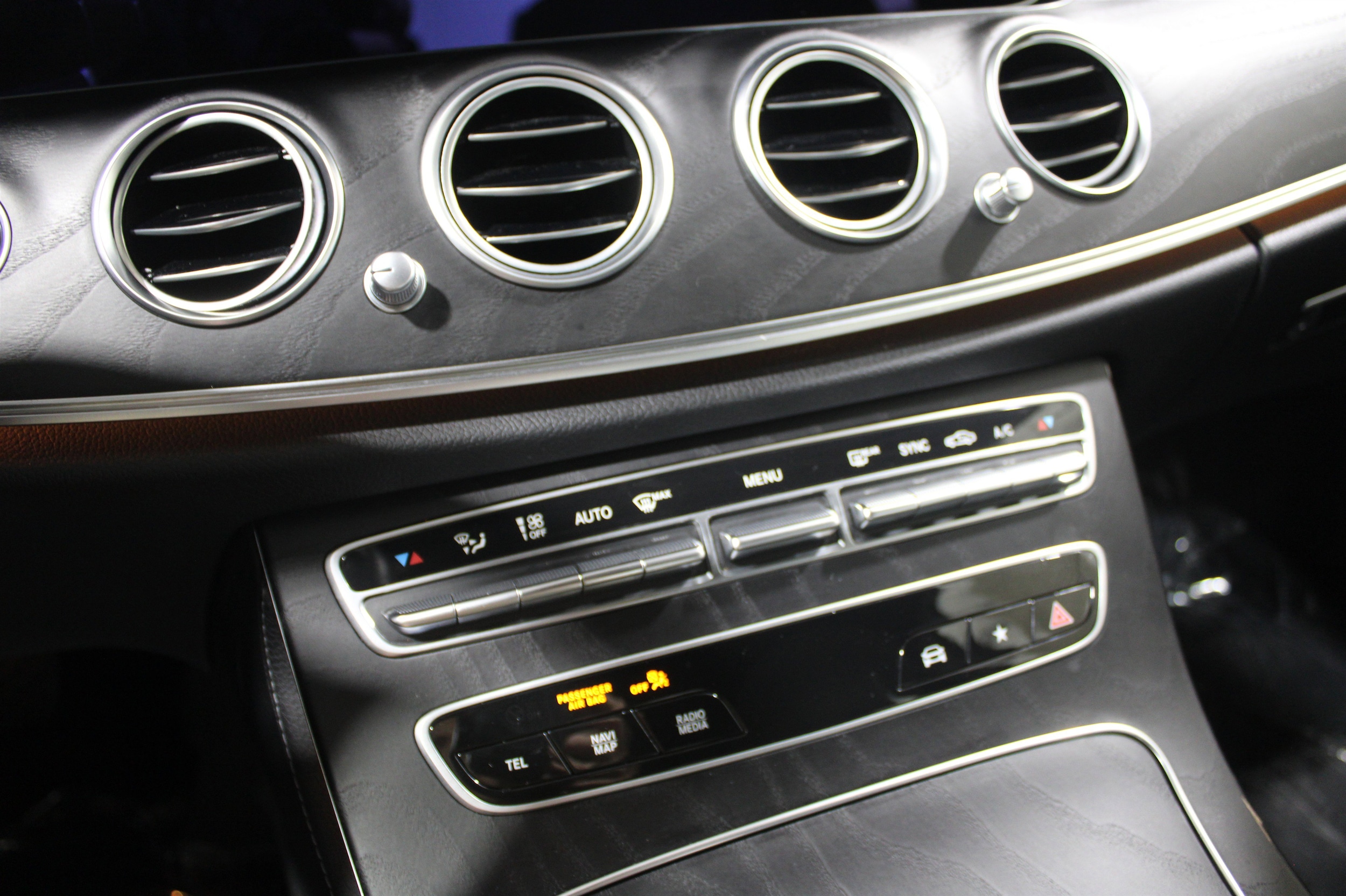 2022 Mercedes-Benz E-Class E350 - Photo 15