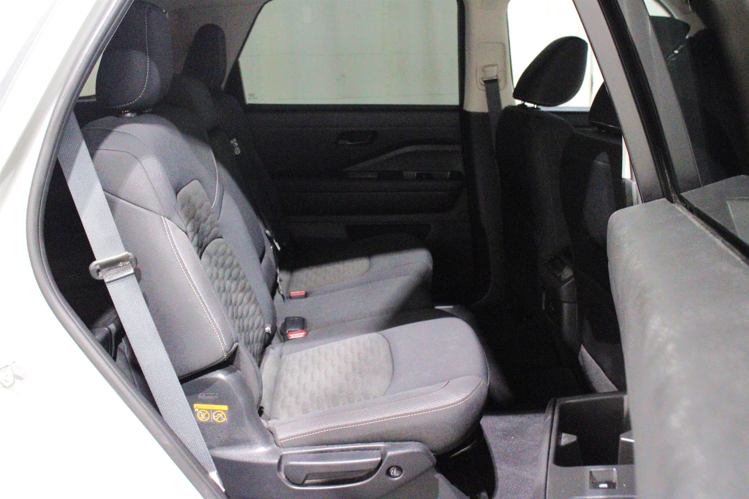 2025 Nissan Pathfinder SV - Photo 28