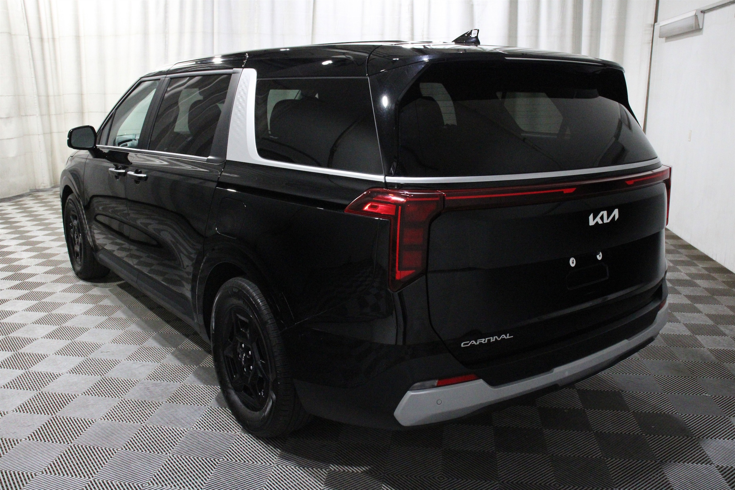 2025 Kia Carnival LXS - Photo 36