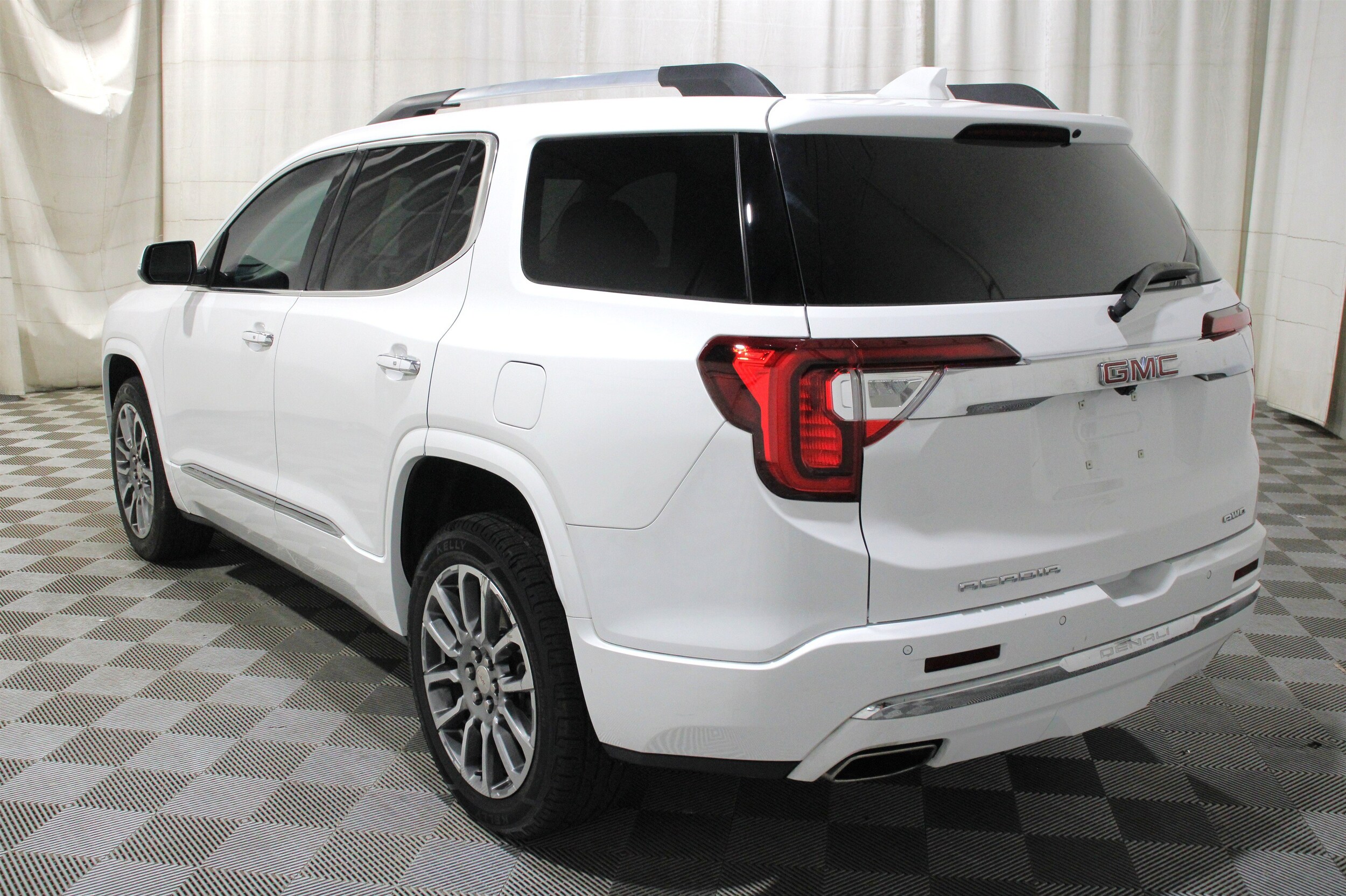 2023 GMC Acadia Denali - Photo 37