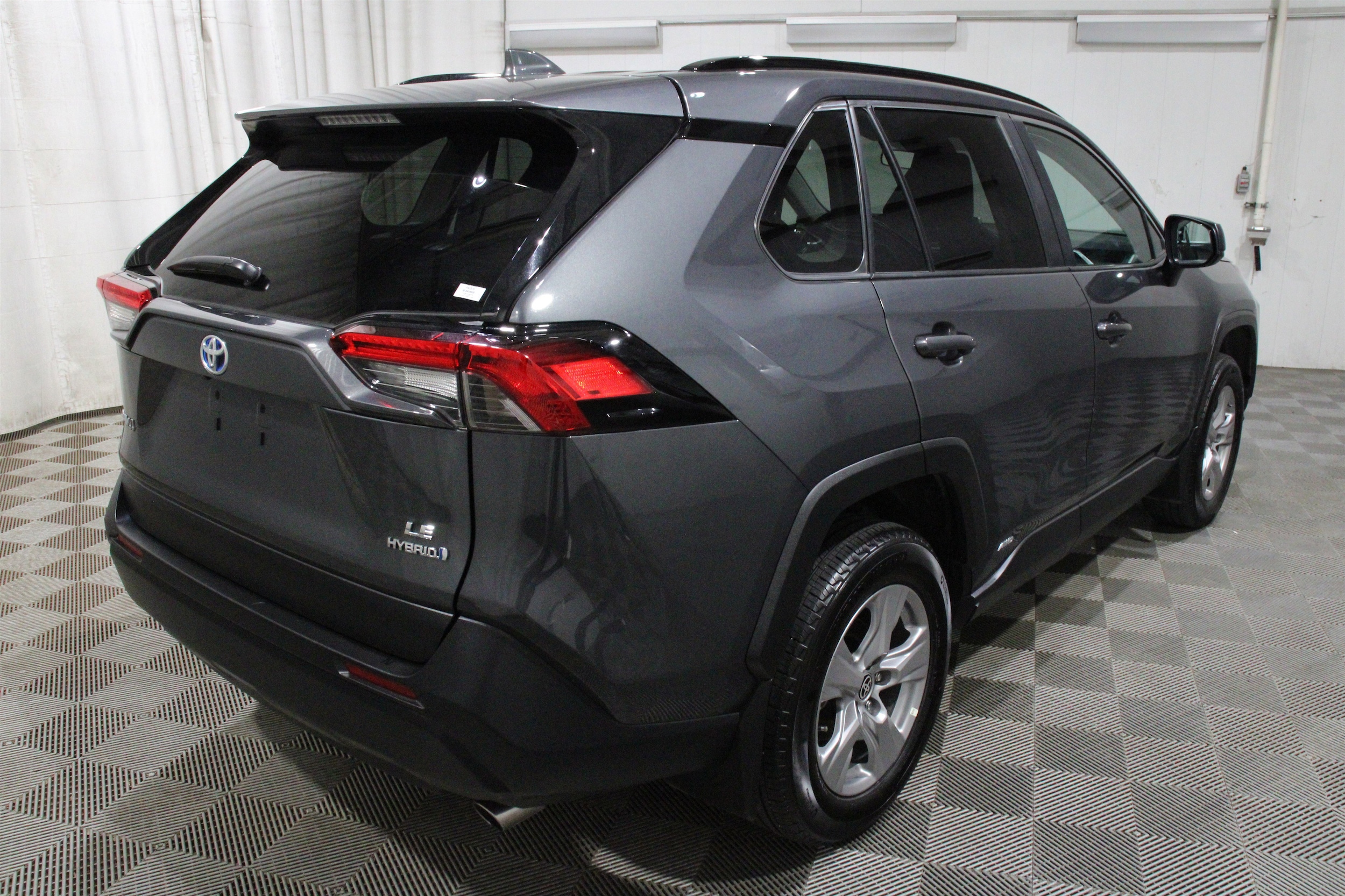 2024 Toyota RAV4 LE - Photo 31