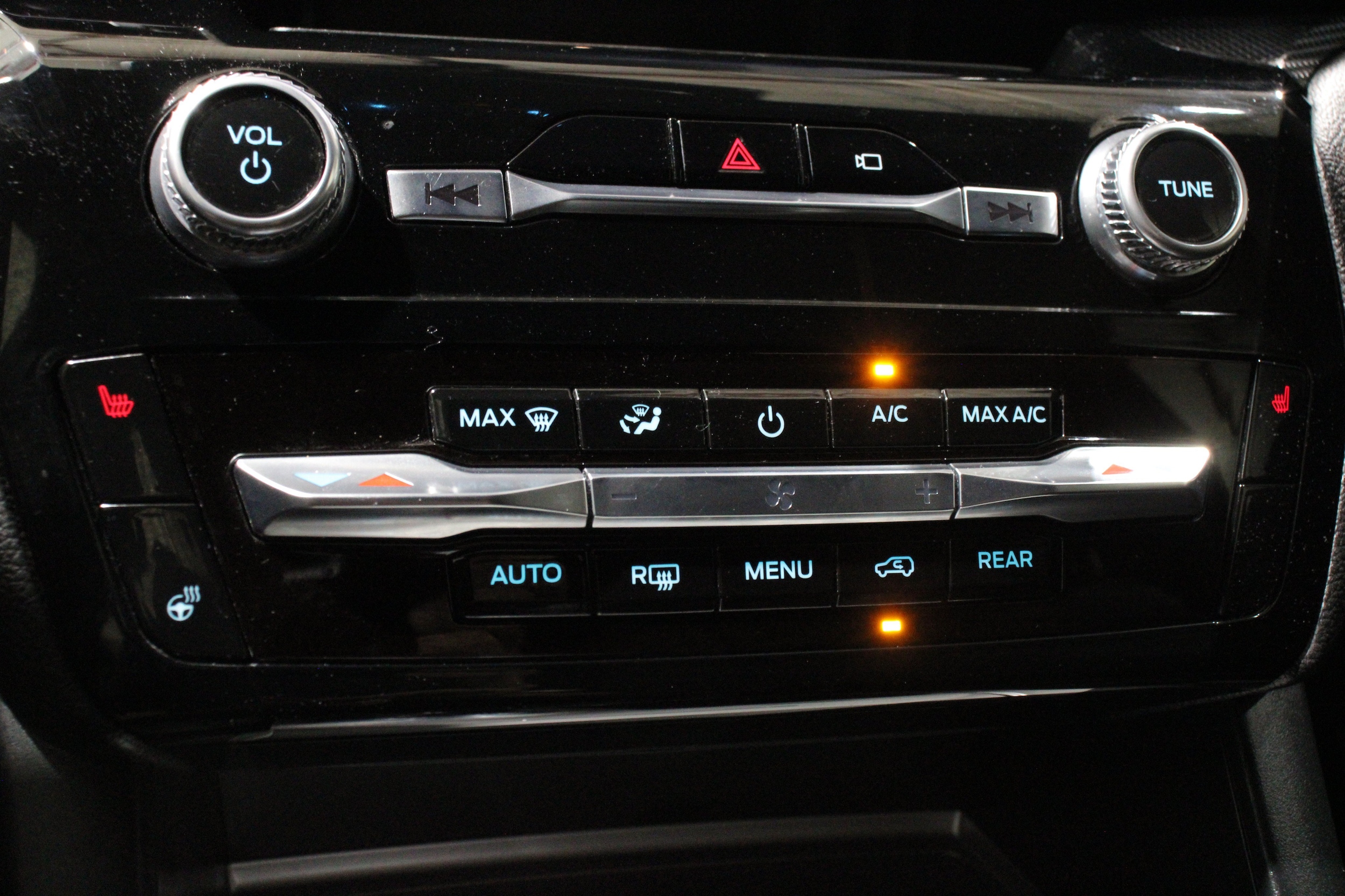 2023 Ford Explorer ST-LINE - Photo 19