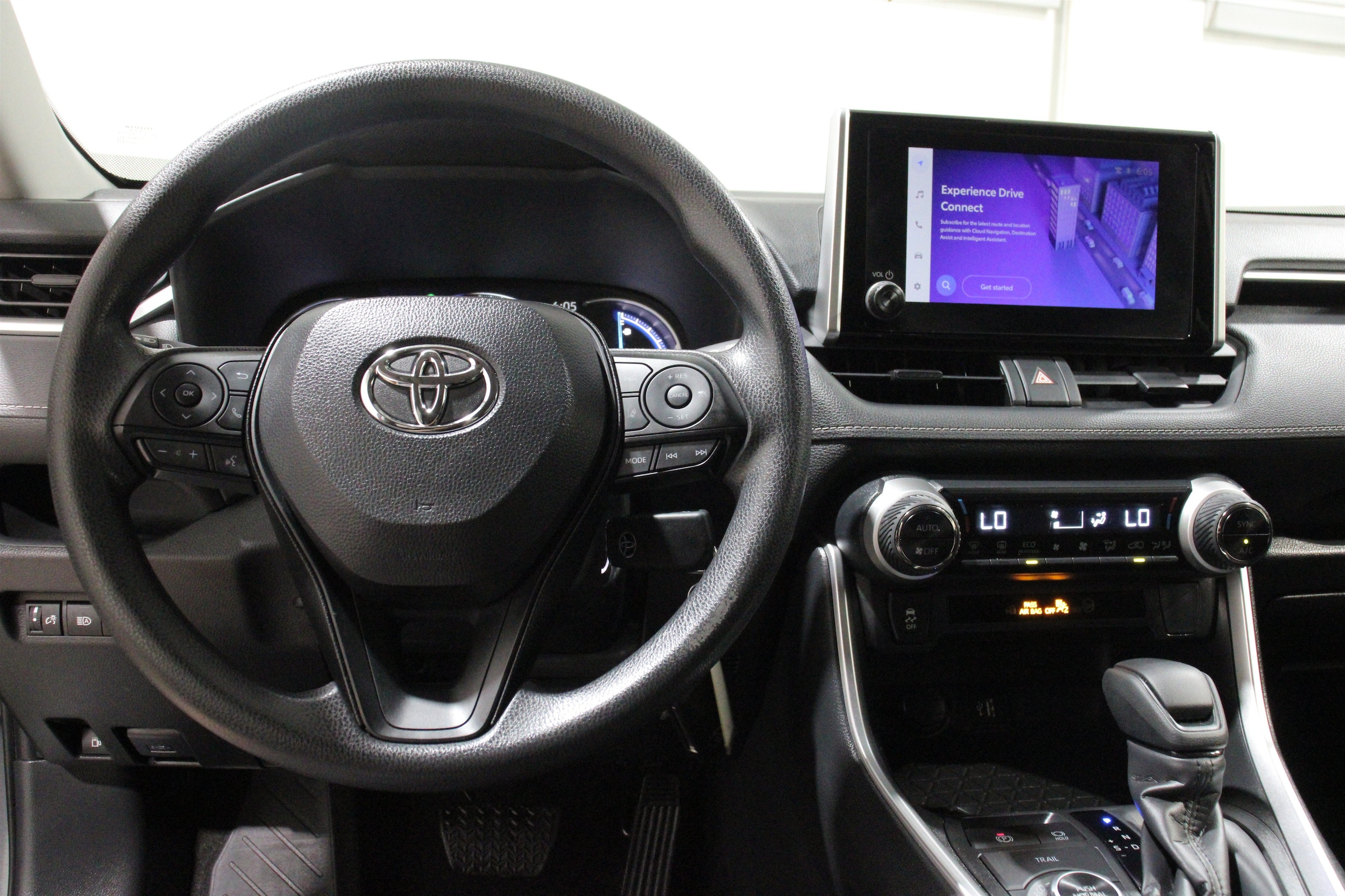 2025 Toyota RAV4 LE - Photo 8