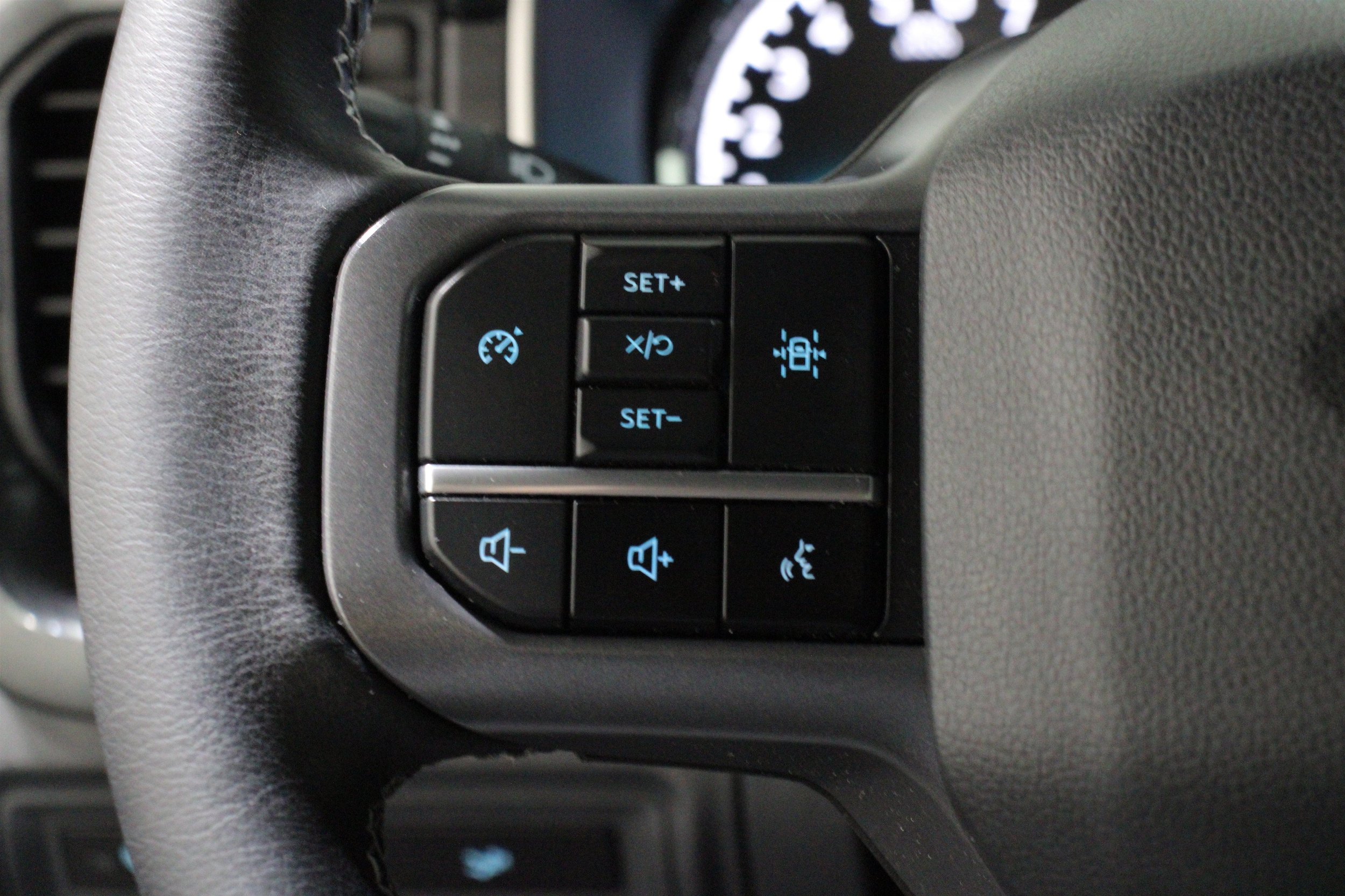 2023 Ford F-150 XLT - Photo 9
