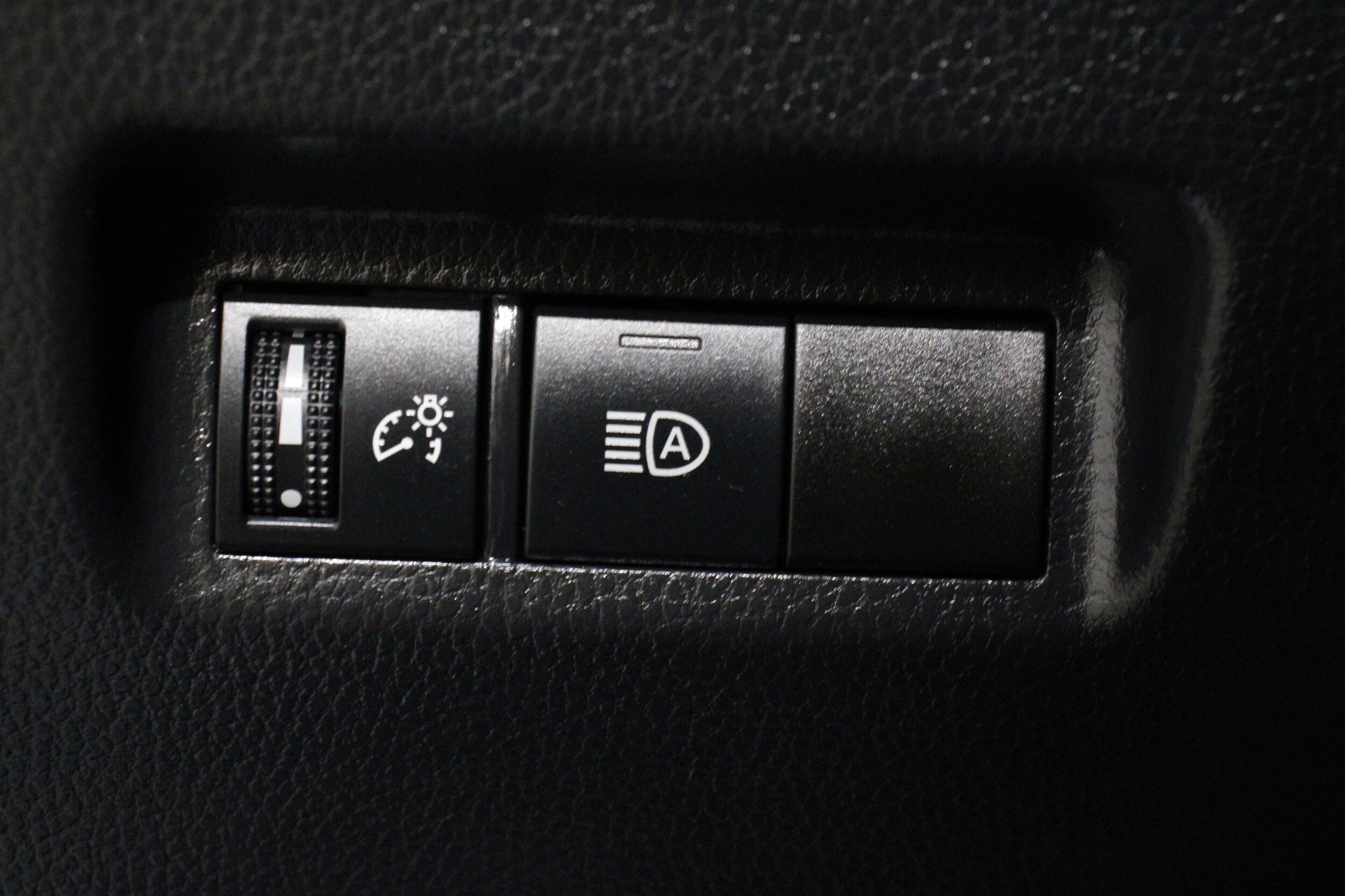 2024 Toyota RAV4 LE - Photo 11