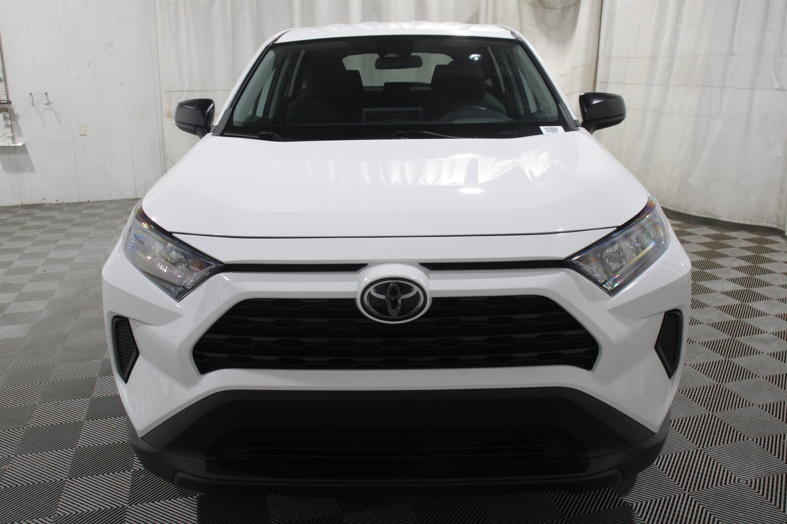 2022 Toyota RAV4 LE - Photo 28