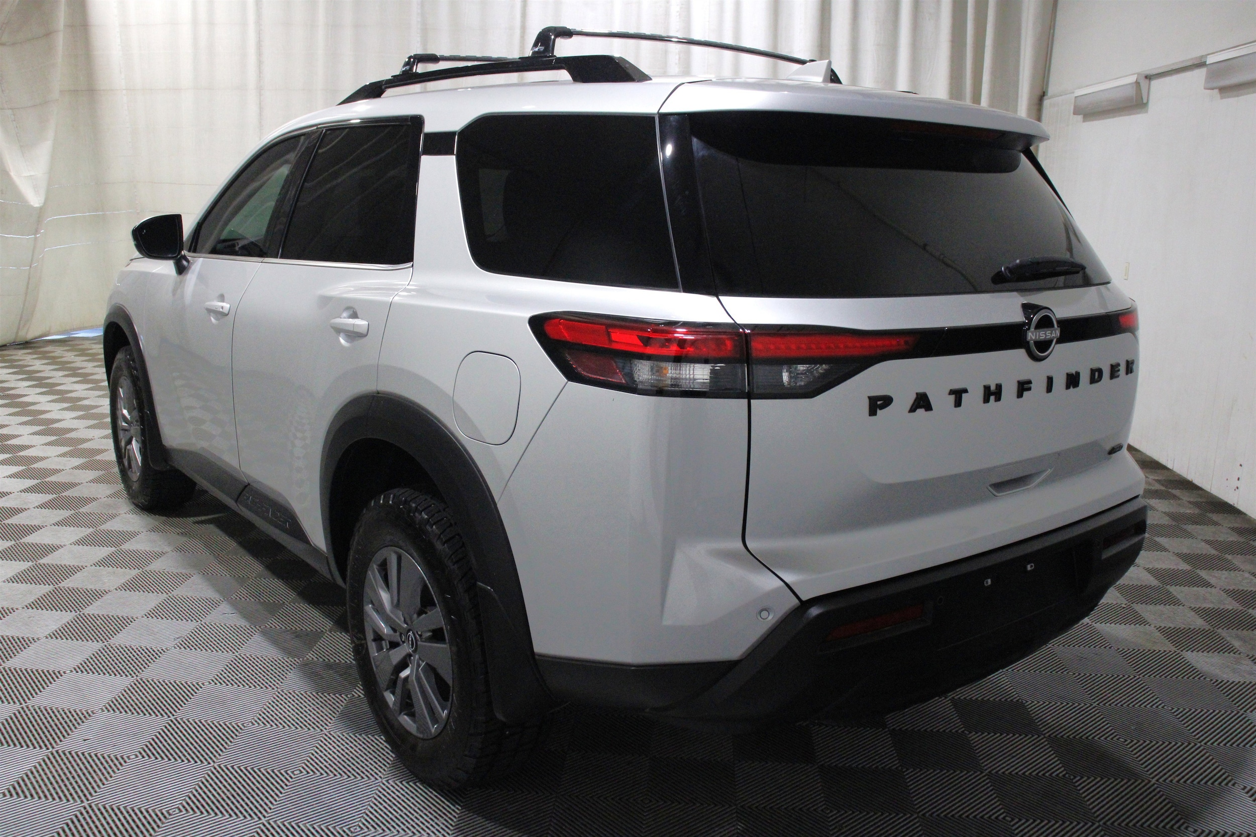 2025 Nissan Pathfinder SV - Photo 37