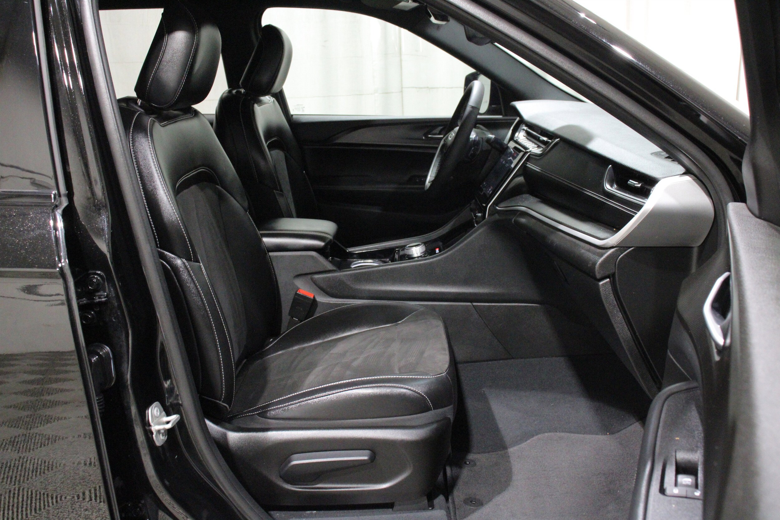 2023 Jeep Grand Cherokee L Altitude - Photo 30